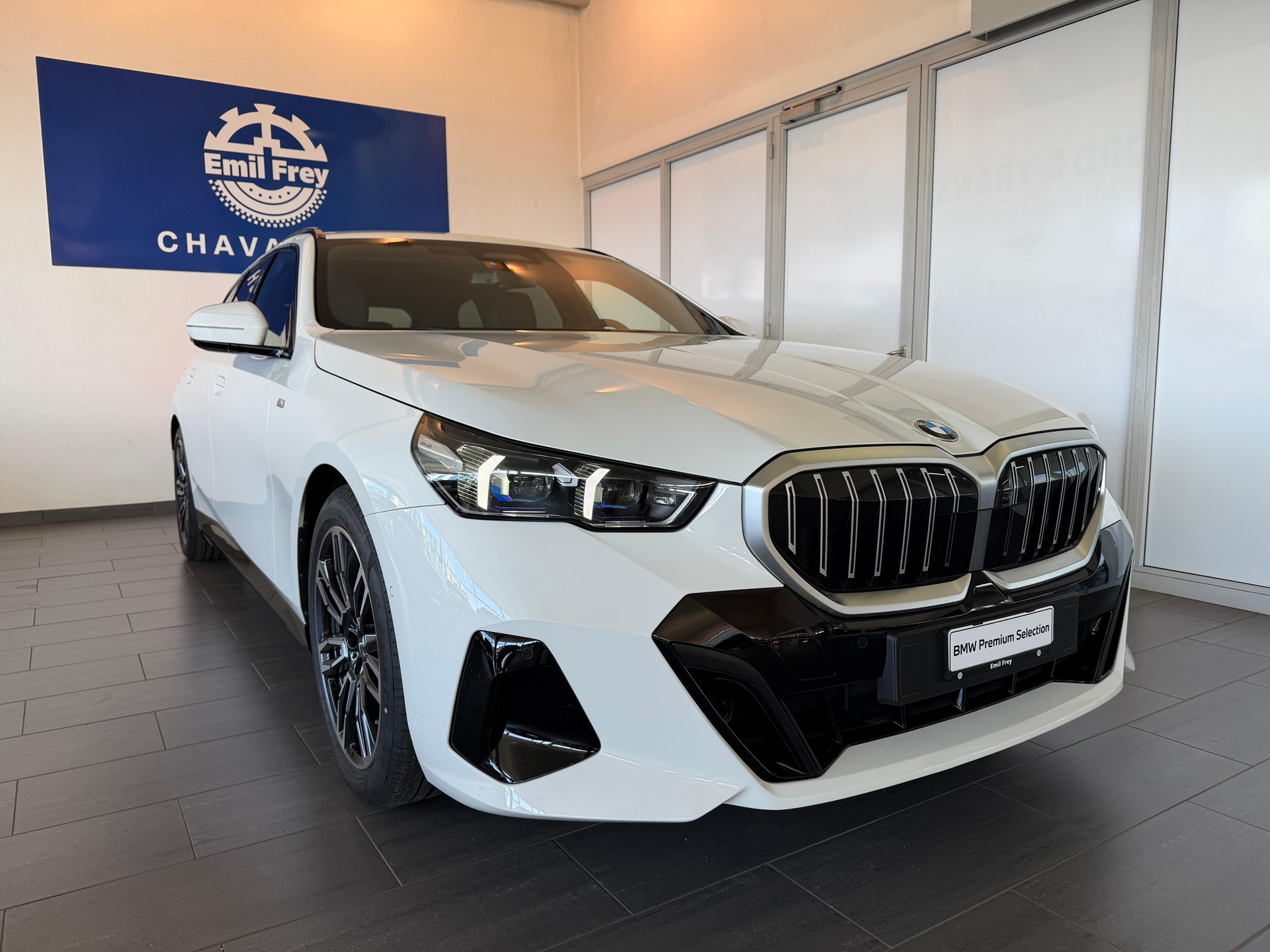 BMW 520d xDrive Touring M-Sport-image-0