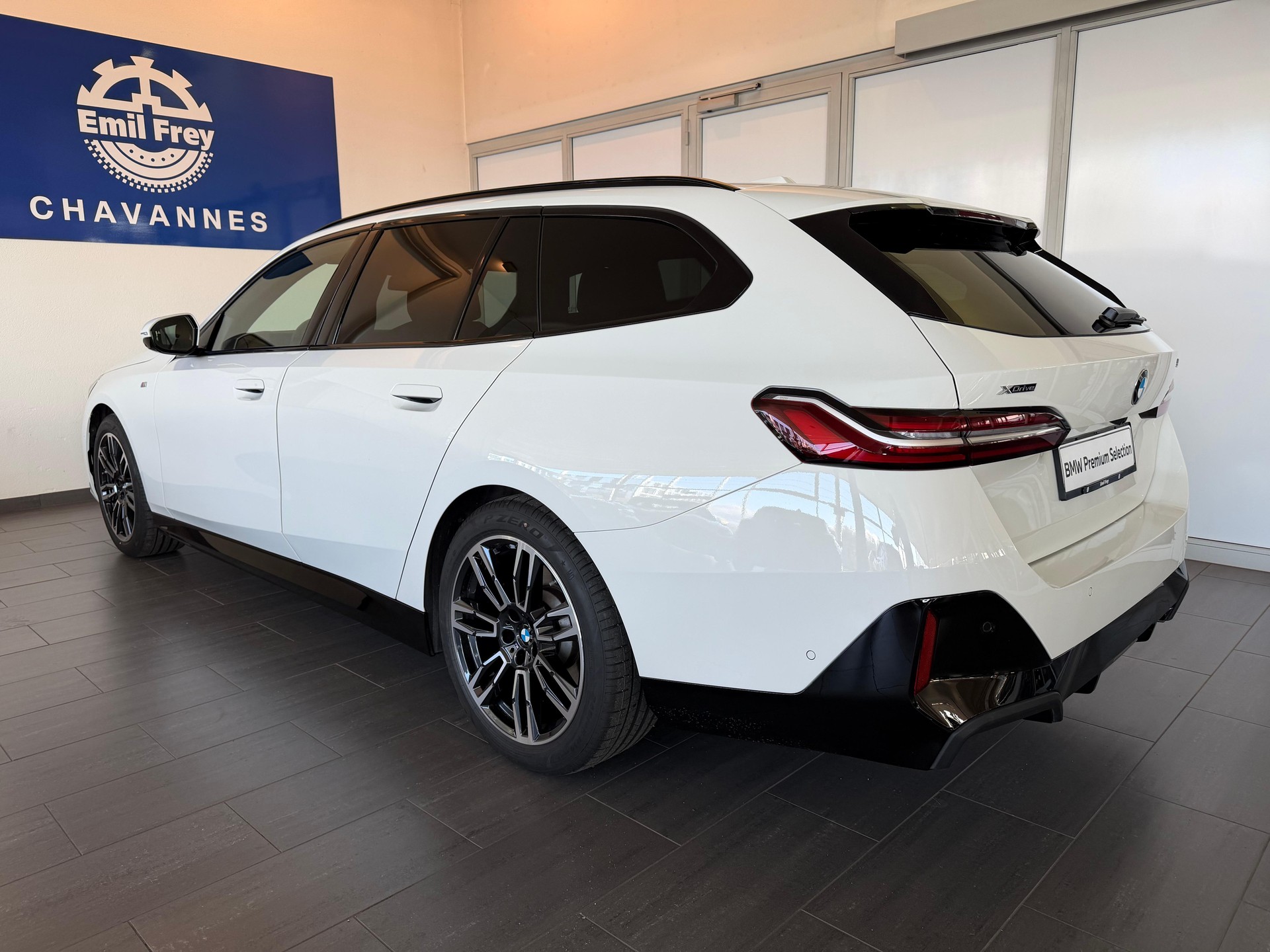 BMW 520d xDrive Touring M-Sport-image-4