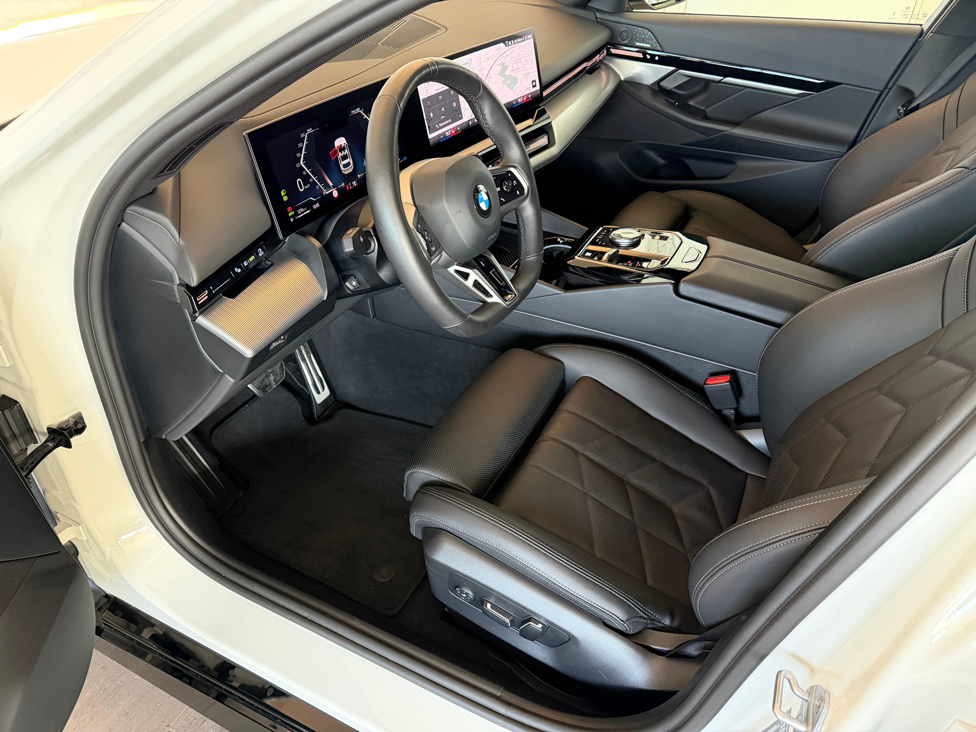 BMW 520d xDrive Touring M-Sport-image-7