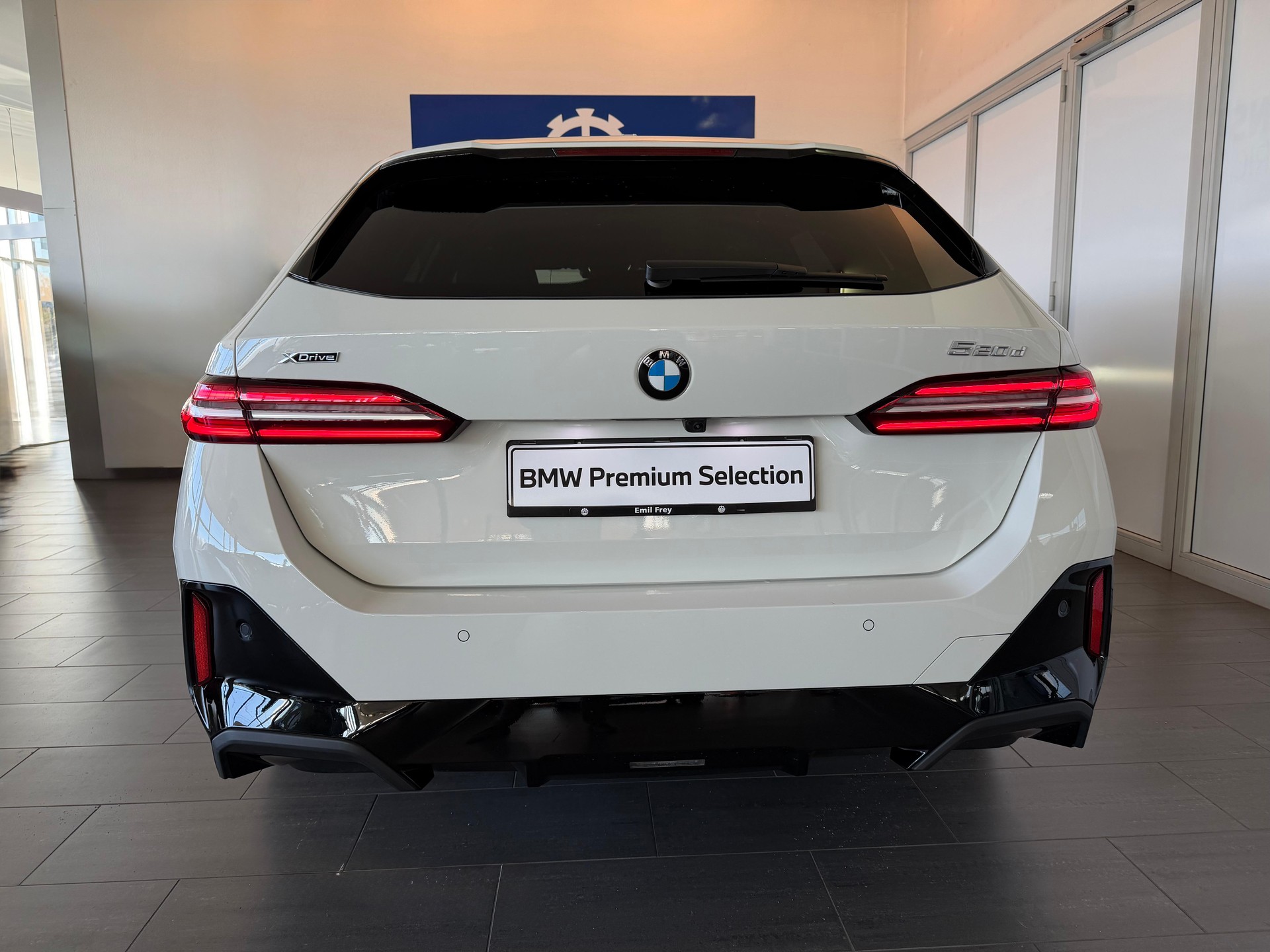 BMW 520d xDrive Touring M-Sport-image-6