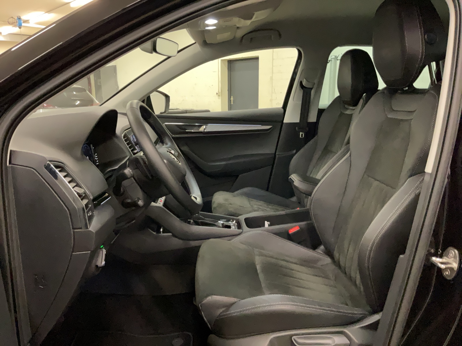 SKODA Karoq 1.5 TSI Selection DSG-image-5