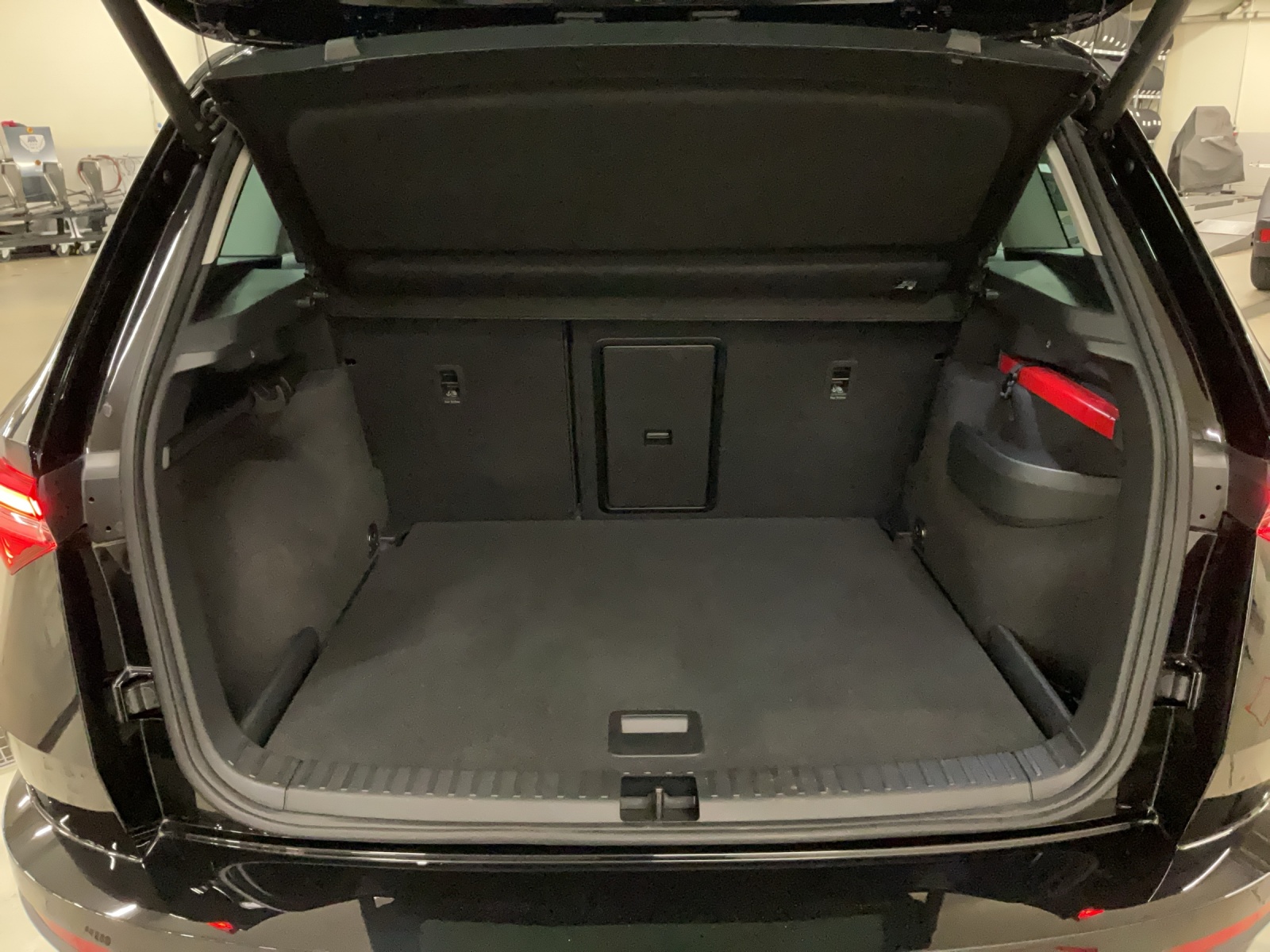 SKODA Karoq 1.5 TSI Selection DSG-image-12