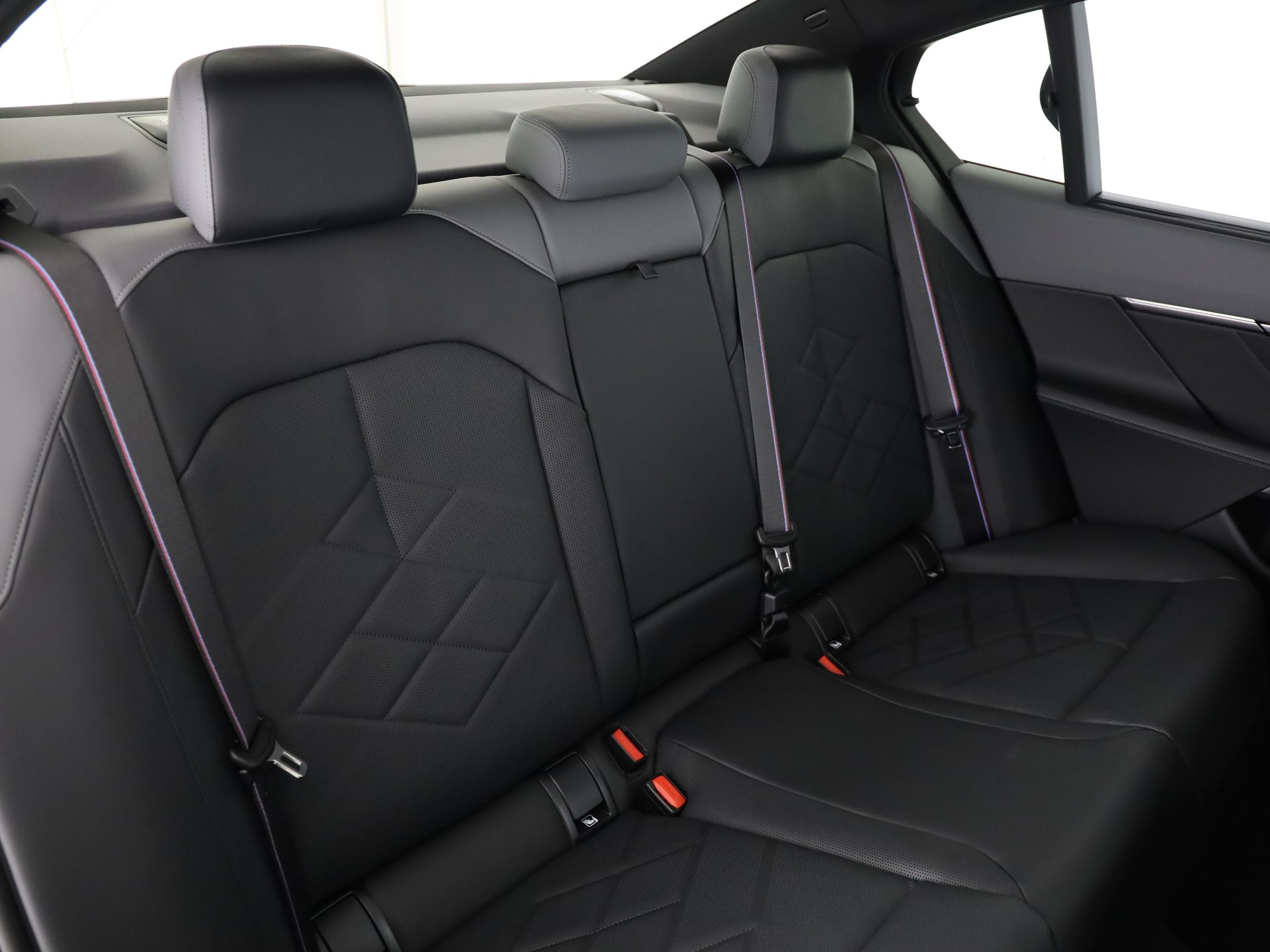 BMW 550e xDrive-image-16
