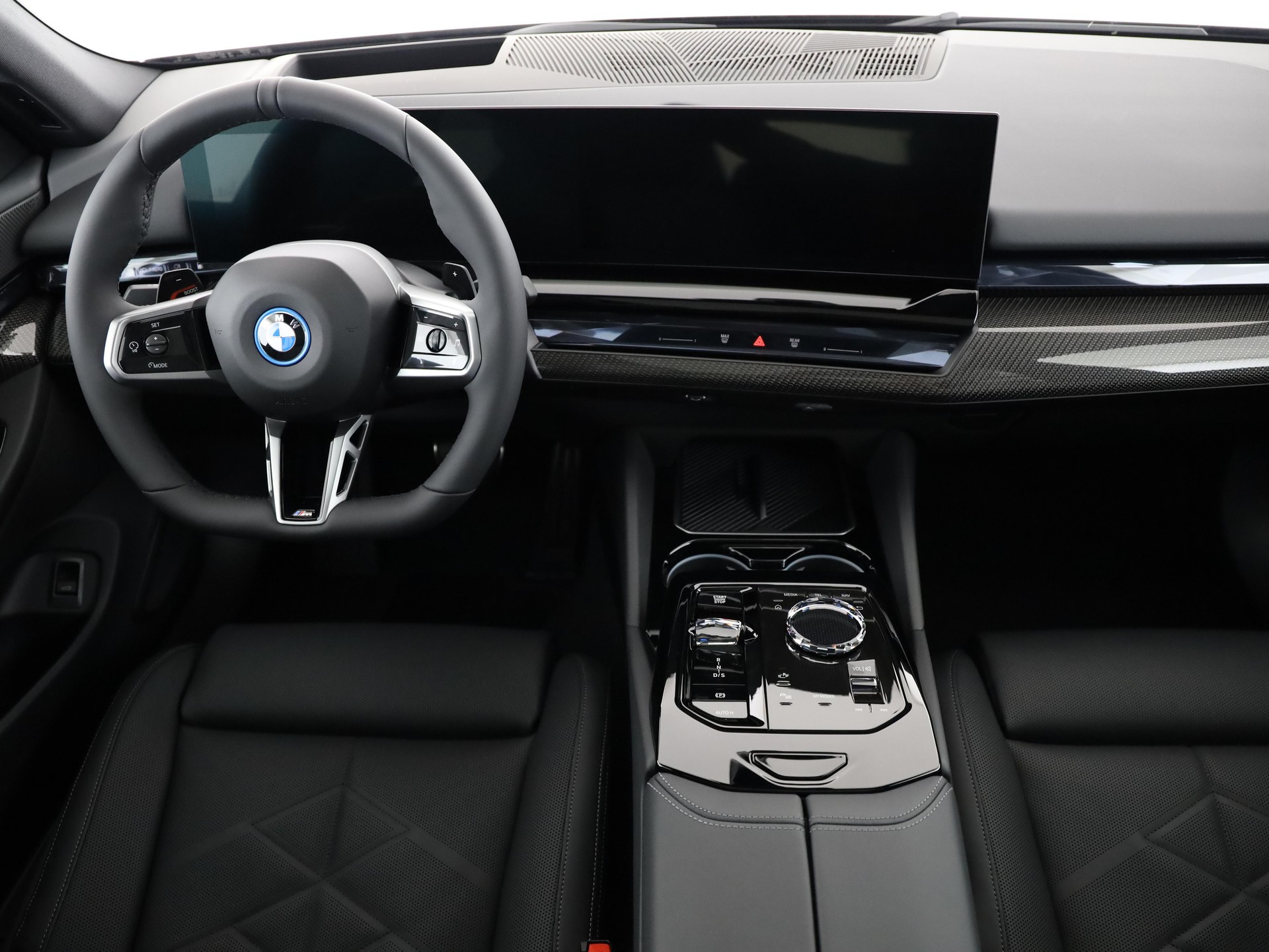 BMW 550e xDrive-image-17