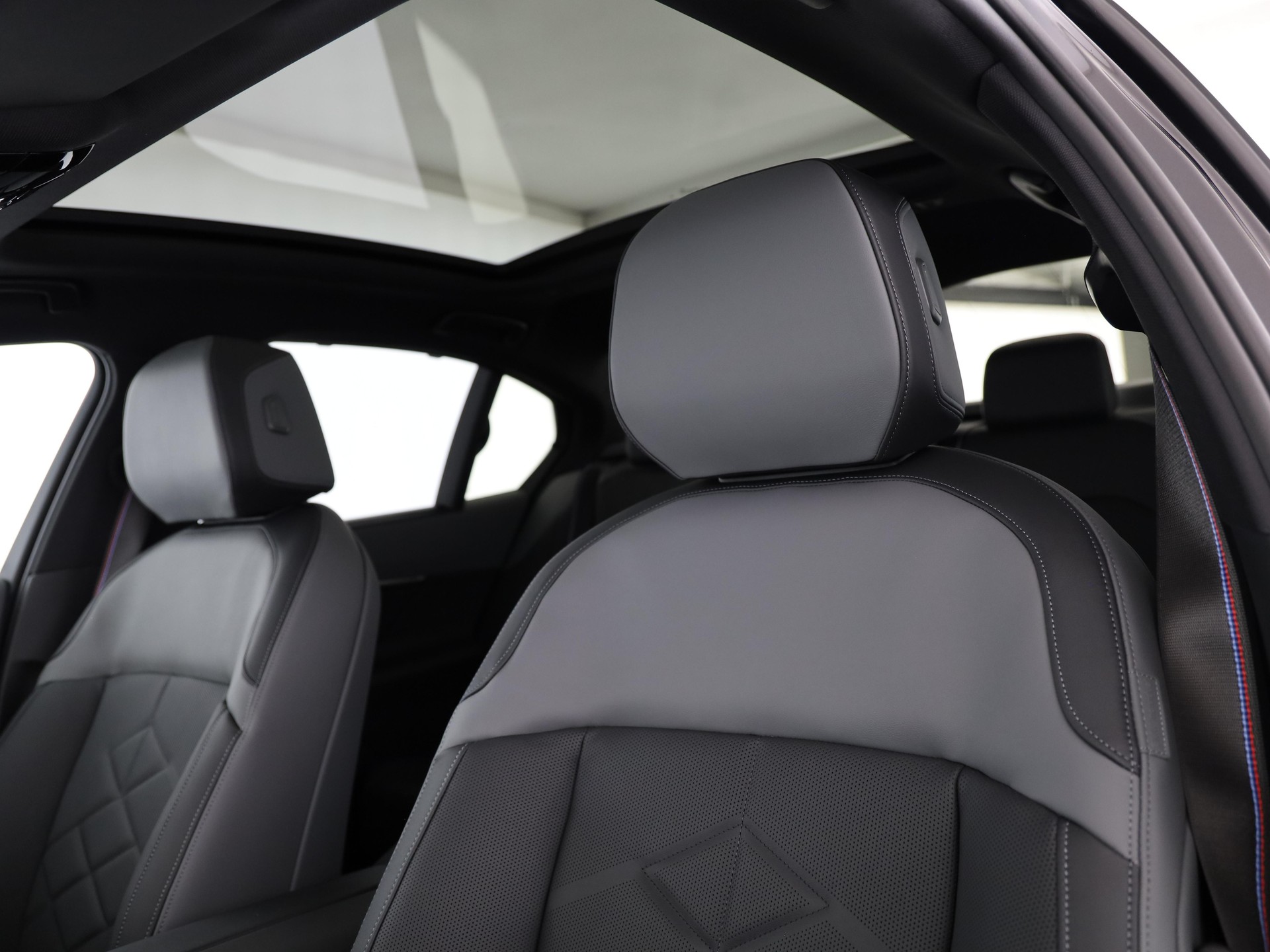 BMW 550e xDrive-image-12