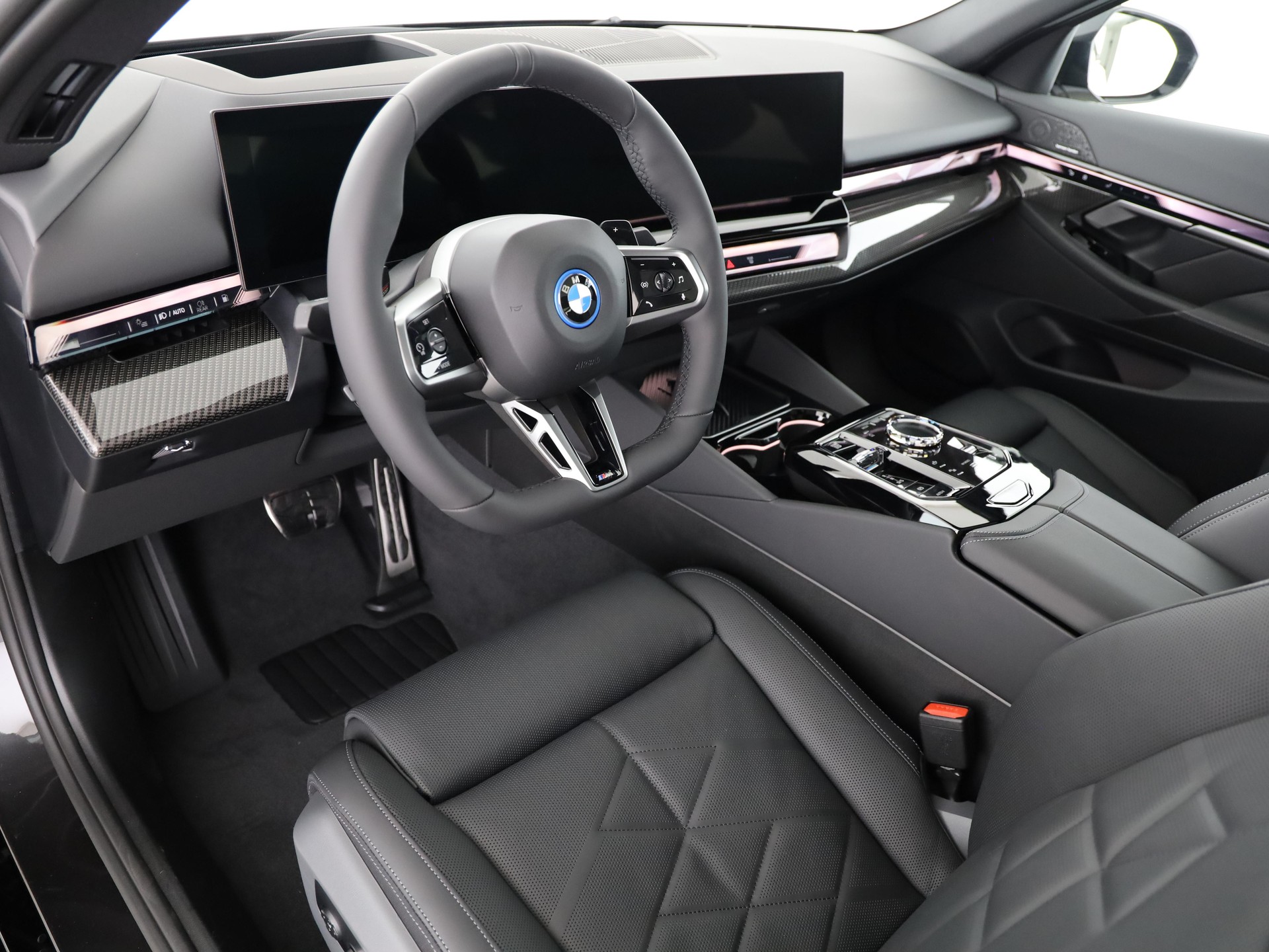 BMW 550e xDrive-image-13