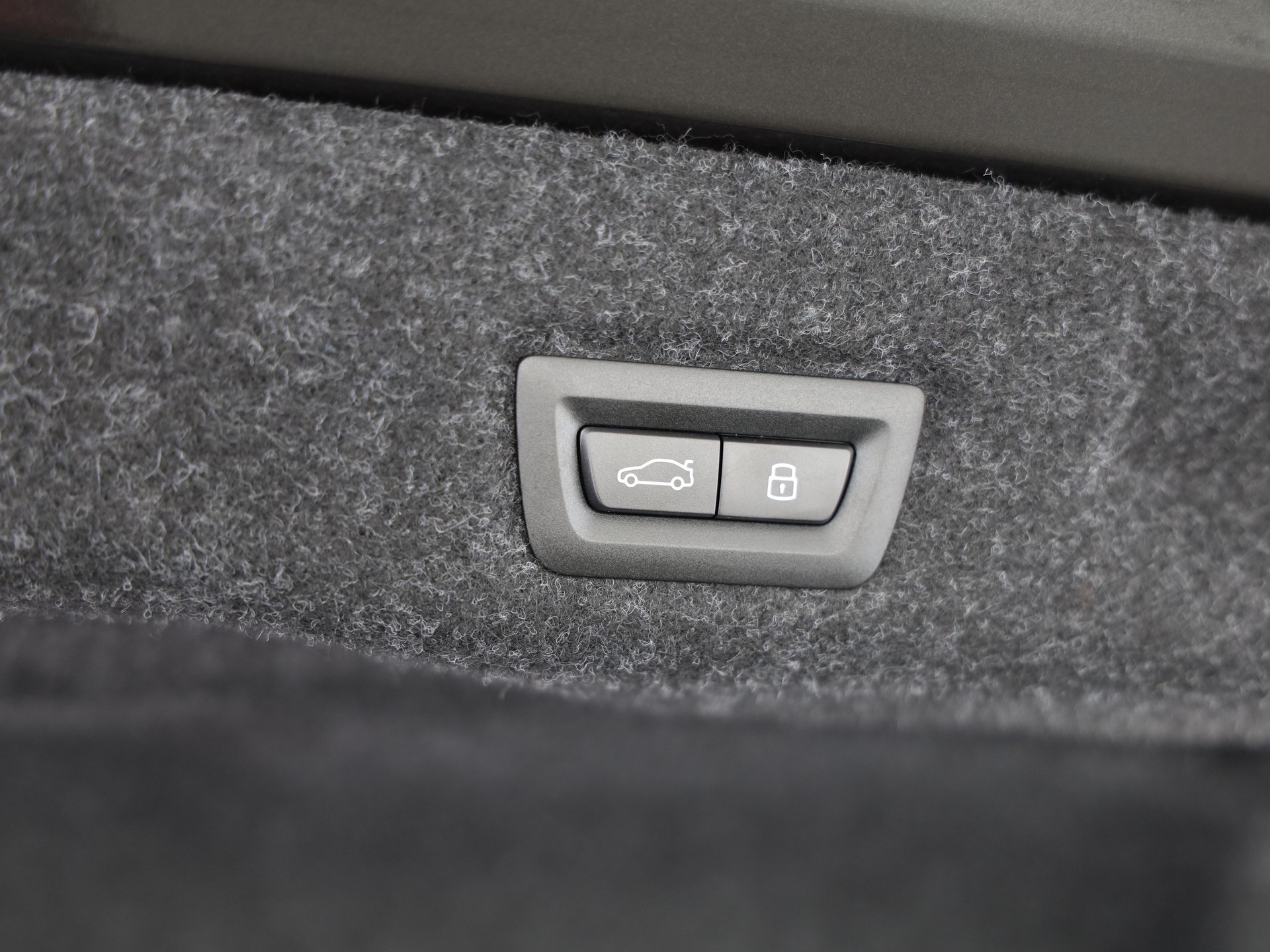 BMW 550e xDrive-image-8