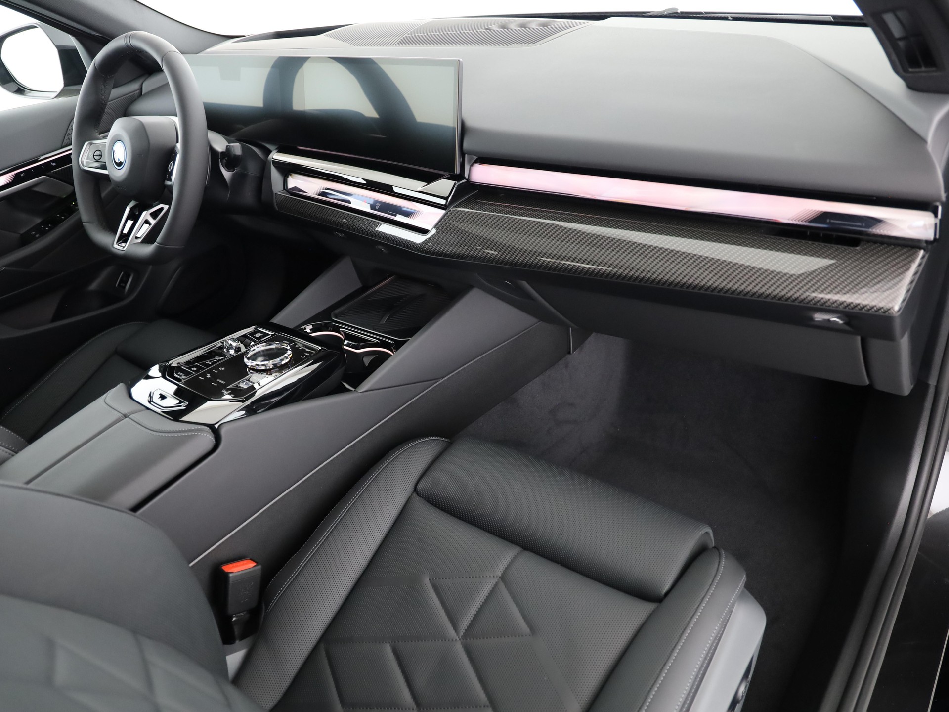 BMW 550e xDrive-image-14