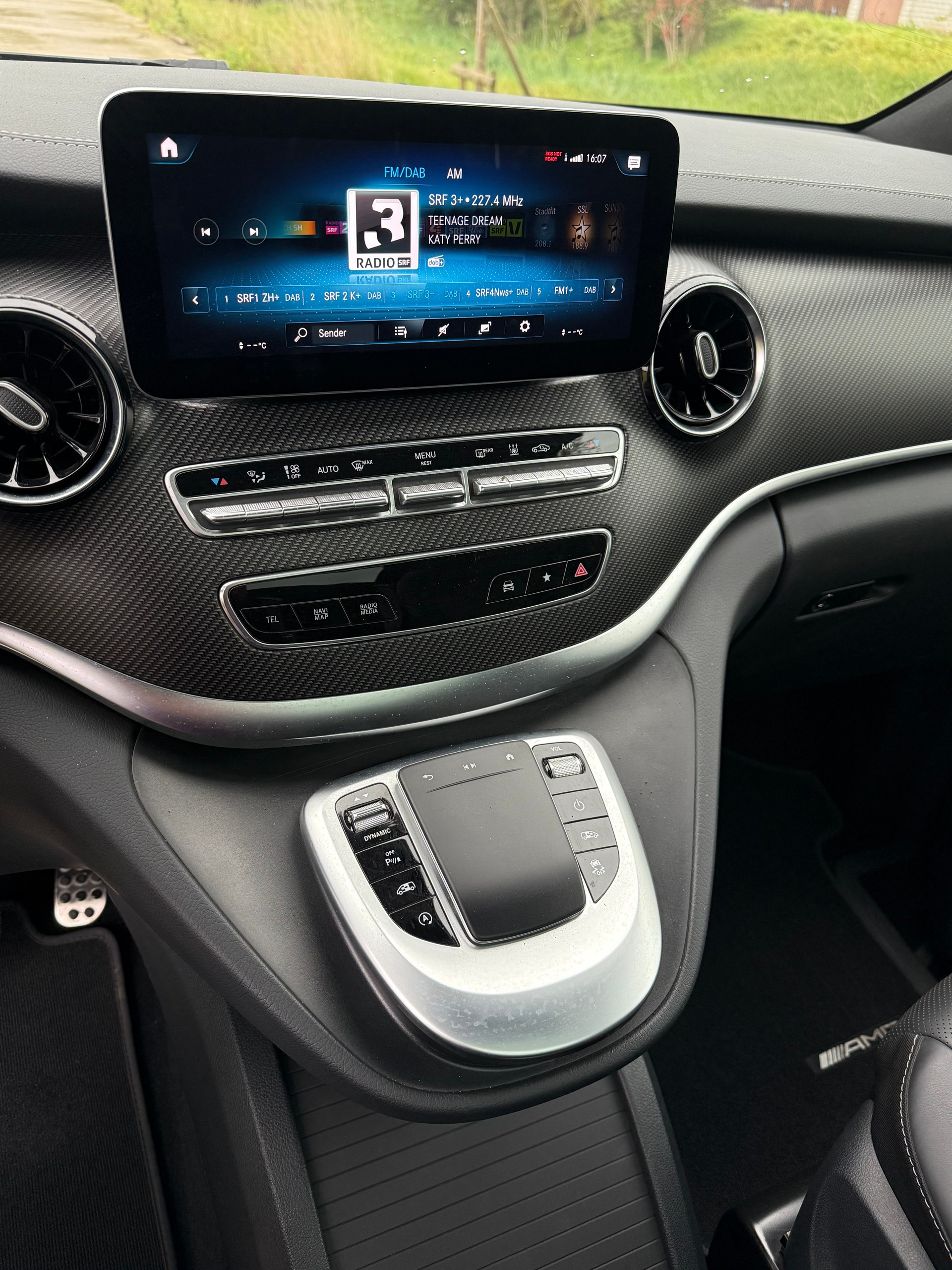 MERCEDES-BENZ V 300 d lang Swiss Edition 4Matic 9G-Tronic-image-4