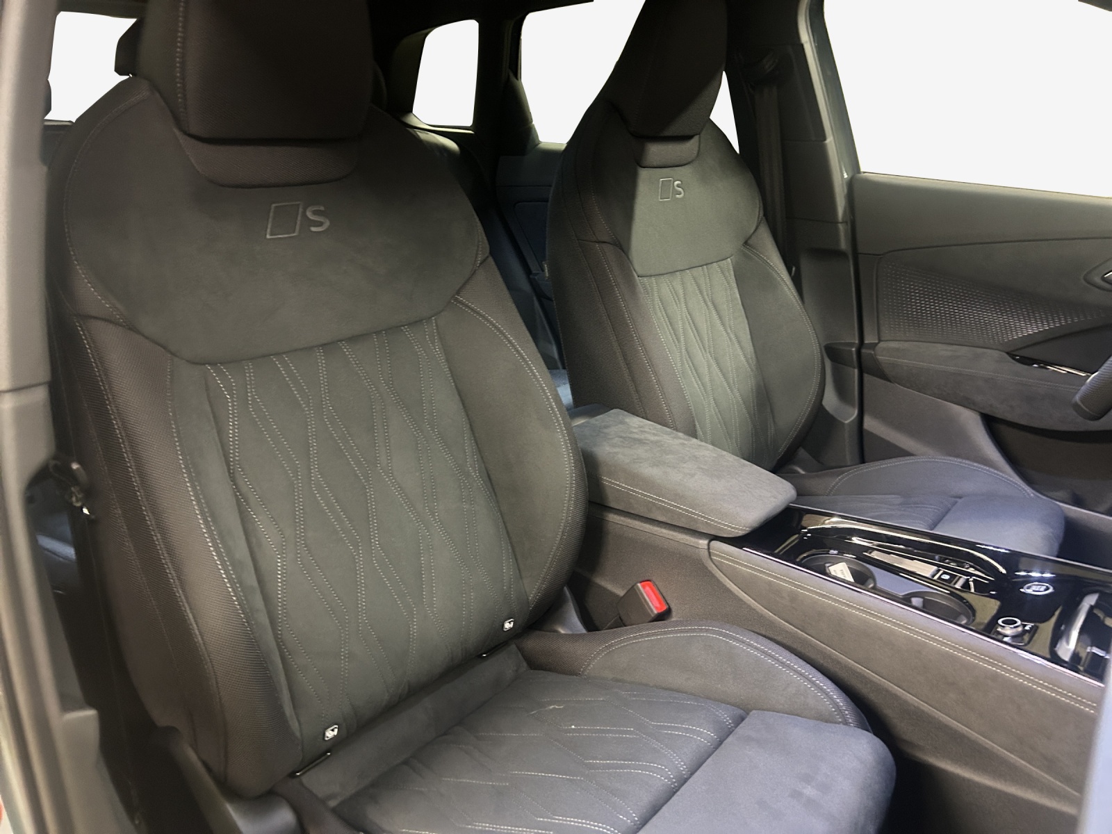 AUDI Q3 SUV e-hybrid 200 kW S tronig-image-14