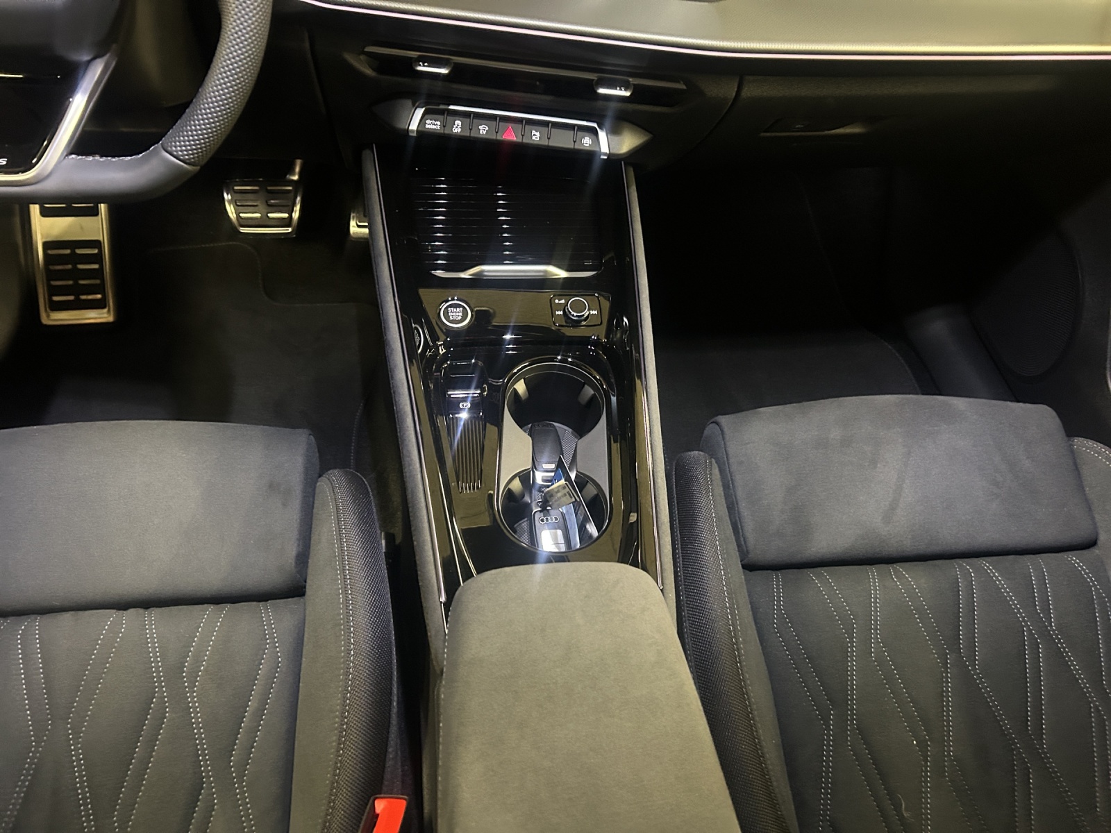 AUDI Q3 SUV e-hybrid 200 kW S tronig-image-10