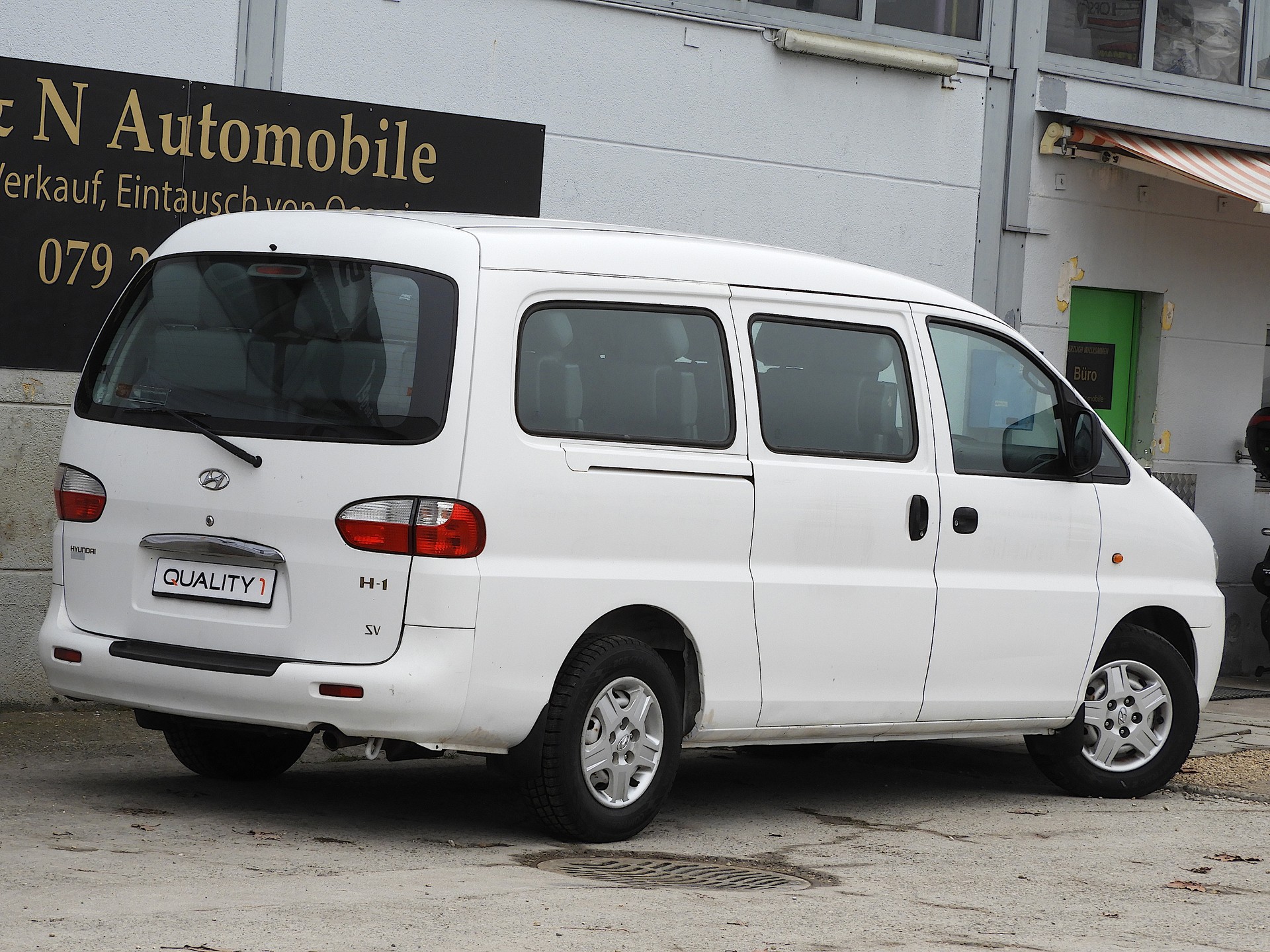 HYUNDAI H-1 2.4 3Van I CH FZ I 3 Erwachsene Plätze I 17 Kinderplätze I MFK 20.01.2026 I 1 Hand-image-4