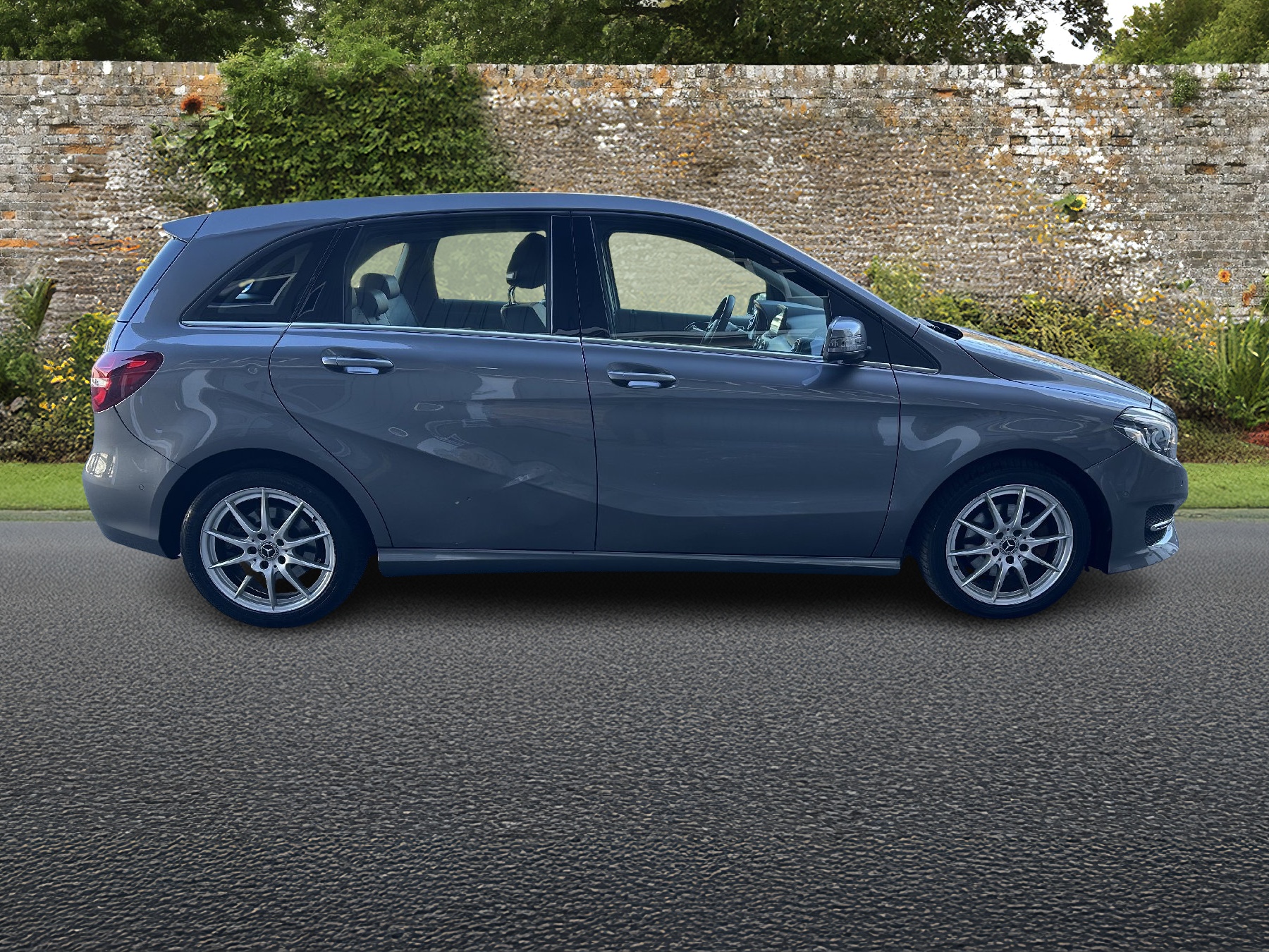 MERCEDES-BENZ B 220 Urban 4Matic 7G-DCT-image-5