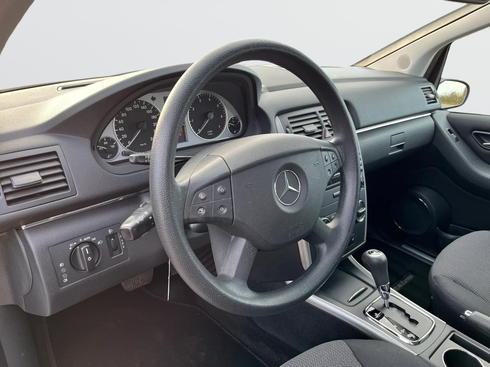 MERCEDES-BENZ B 170-image-9