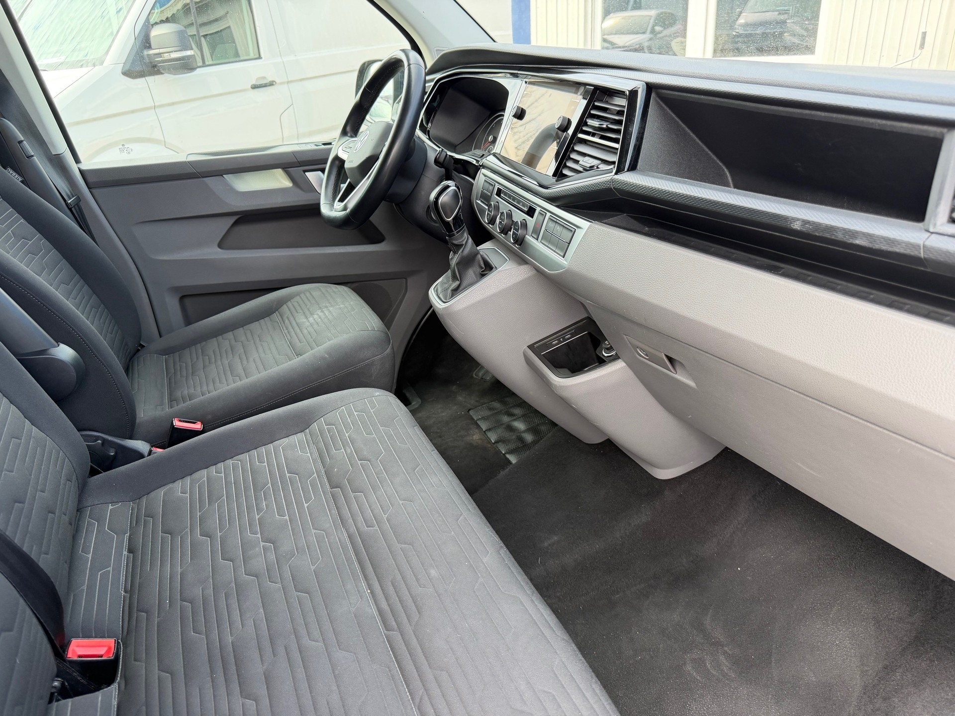 VW T6.1 2.0 TDI 4Motion DSG-image-11