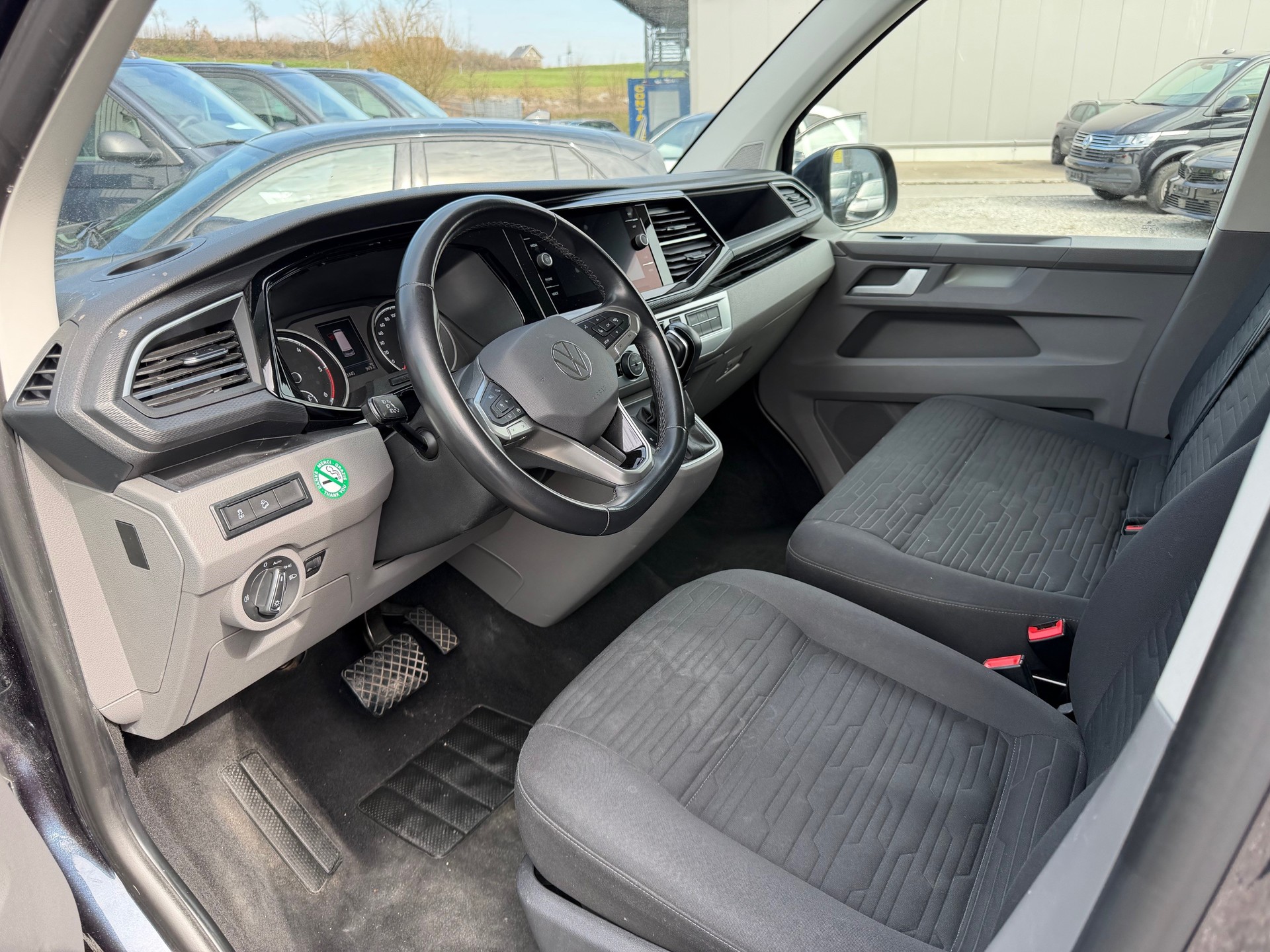 VW T6.1 2.0 TDI 4Motion DSG-image-9