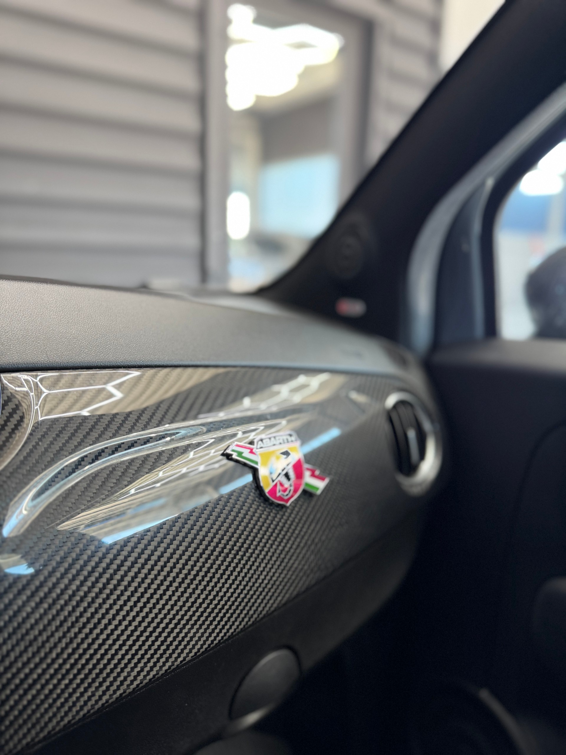 FIAT 595 1.4 16V Turbo Abarth Dualogic Colaborazione (Akrapovic)-image-15