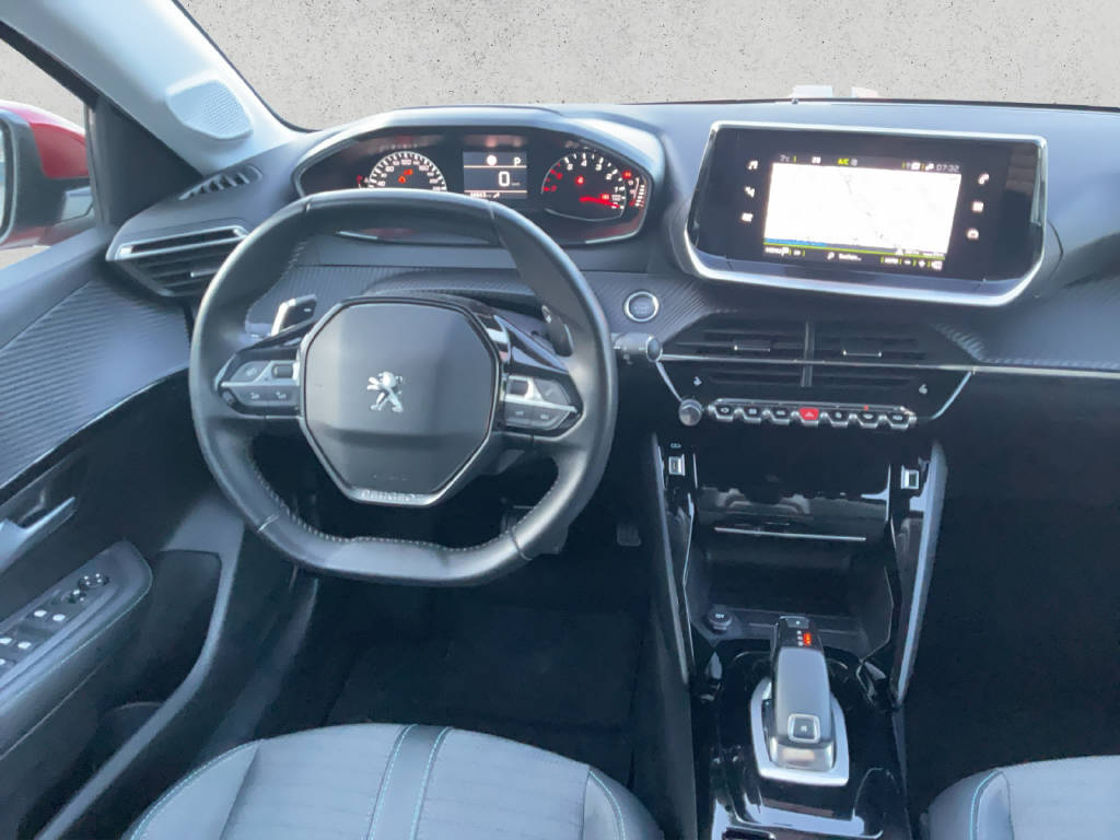 PEUGEOT 208 1.2 PureTech 100 Allure-image-10