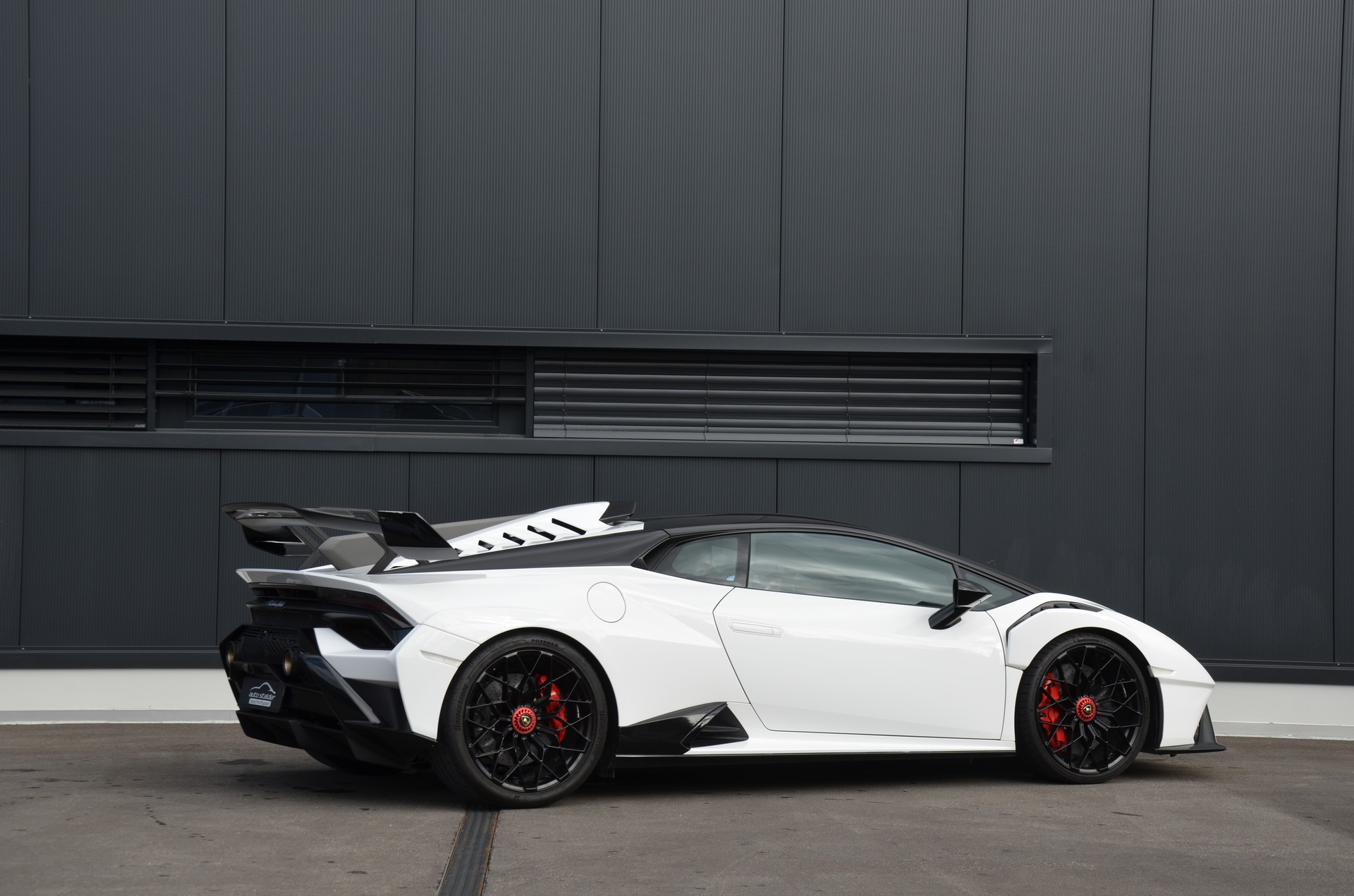 LAMBORGHINI Huracan STO Coupé DCT RWD-image-4