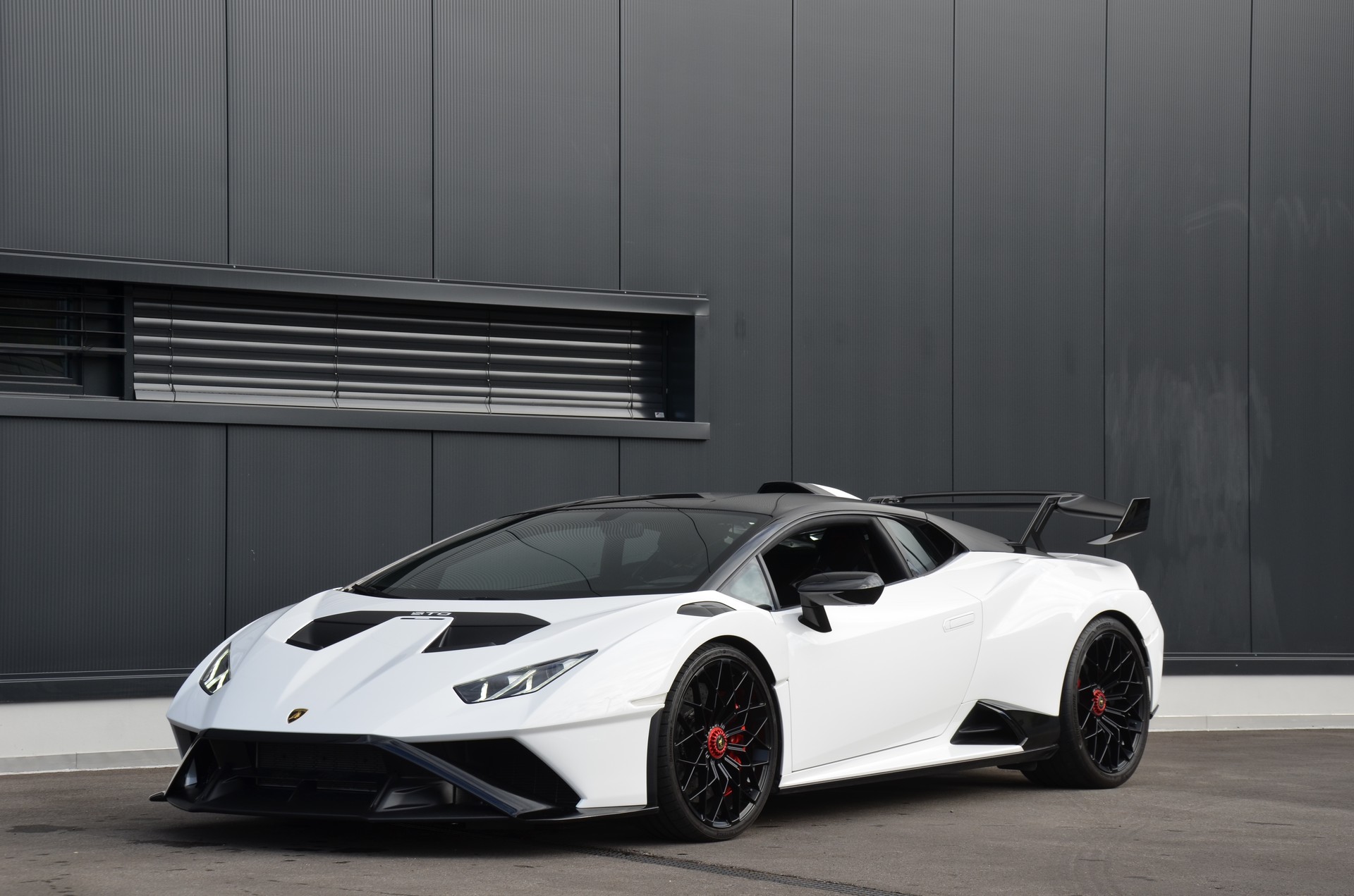 LAMBORGHINI Huracan STO Coupé DCT RWD-image-0