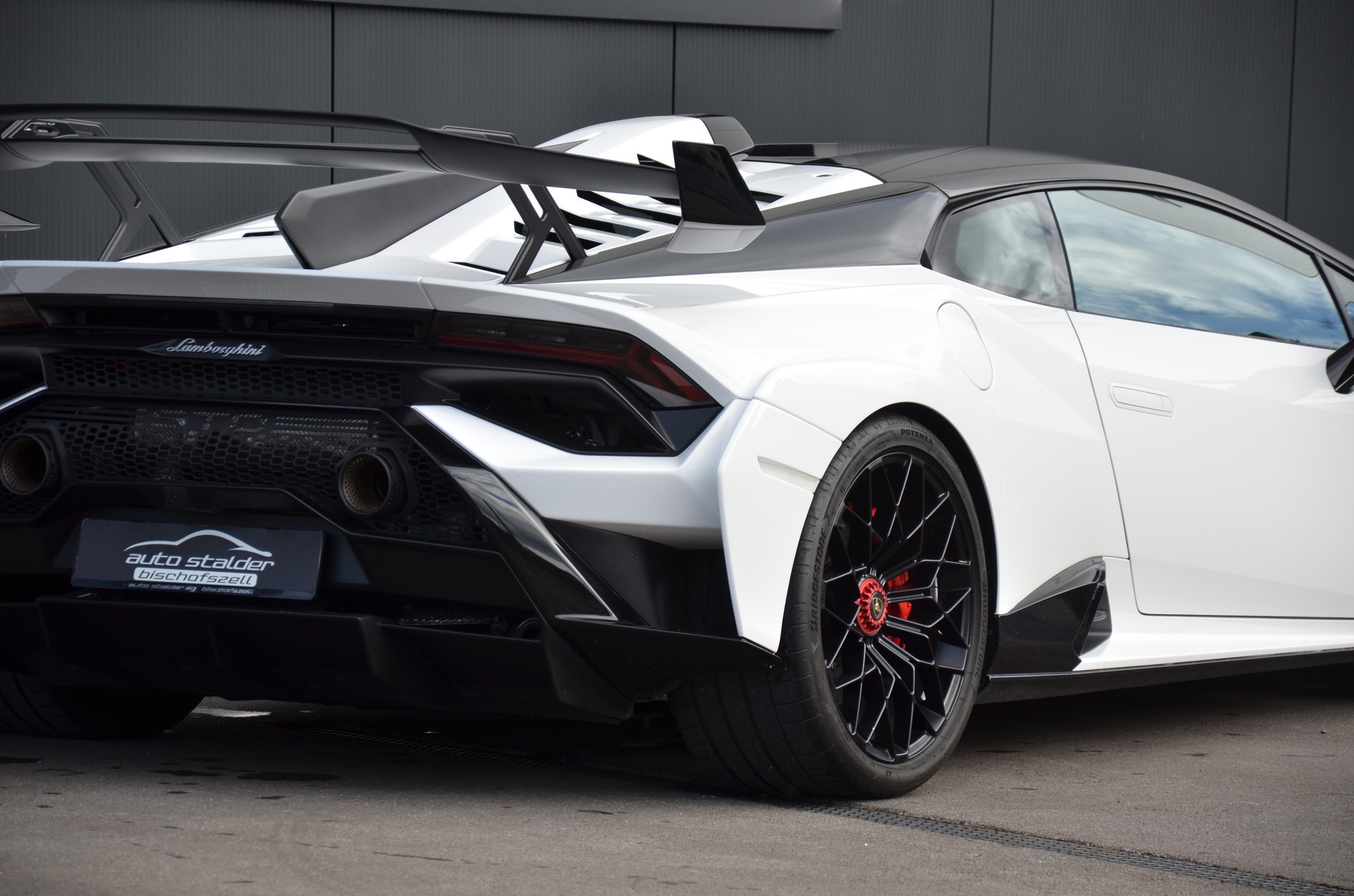 LAMBORGHINI Huracan STO Coupé DCT RWD-image-2