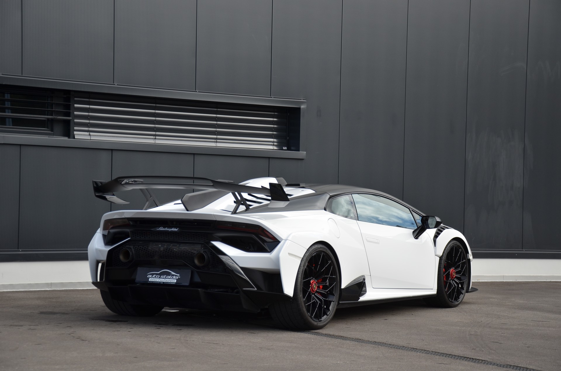 LAMBORGHINI Huracan STO Coupé DCT RWD-image-3