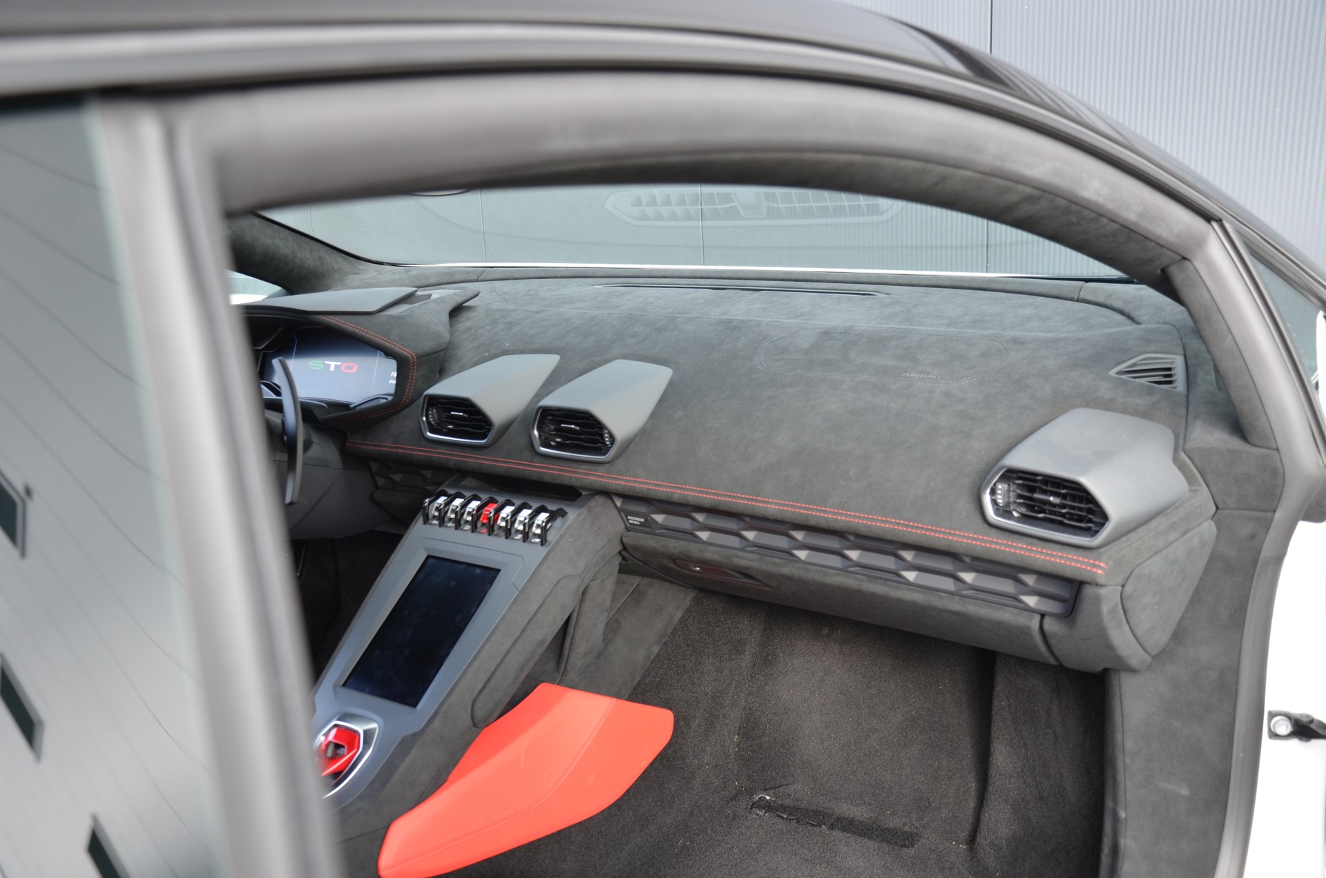 LAMBORGHINI Huracan STO Coupé DCT RWD-image-22