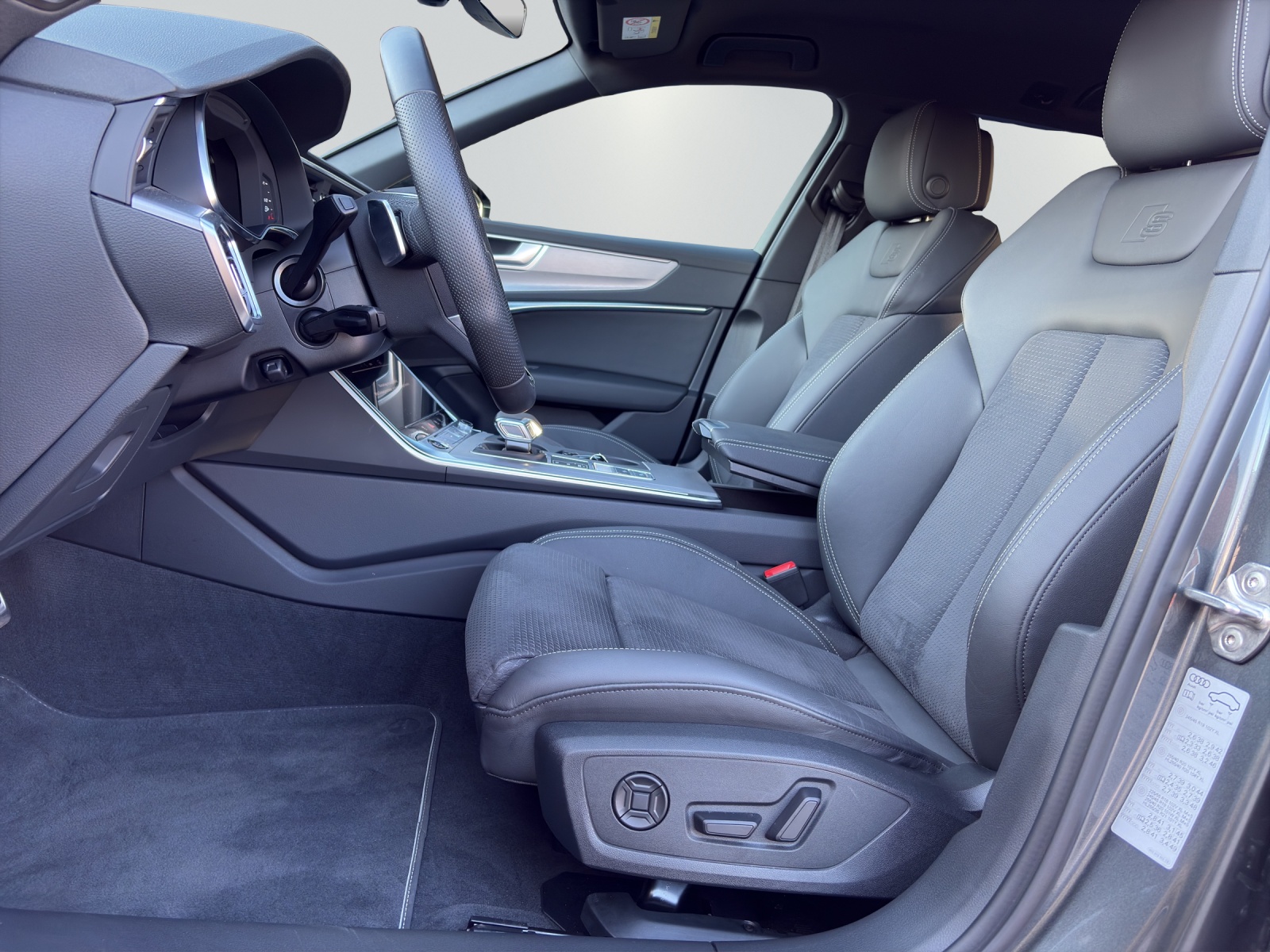 AUDI A6 Avant 2.0 55 TFSI e S Line quattro S-Tronic-image-8