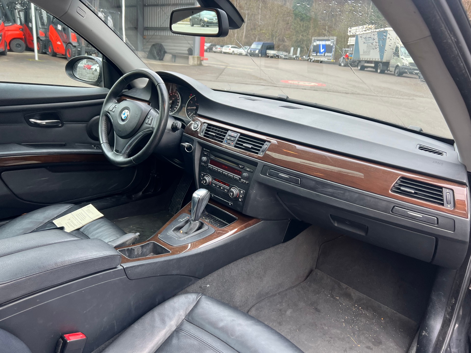 BMW 320i Coupé Steptronic-image-11
