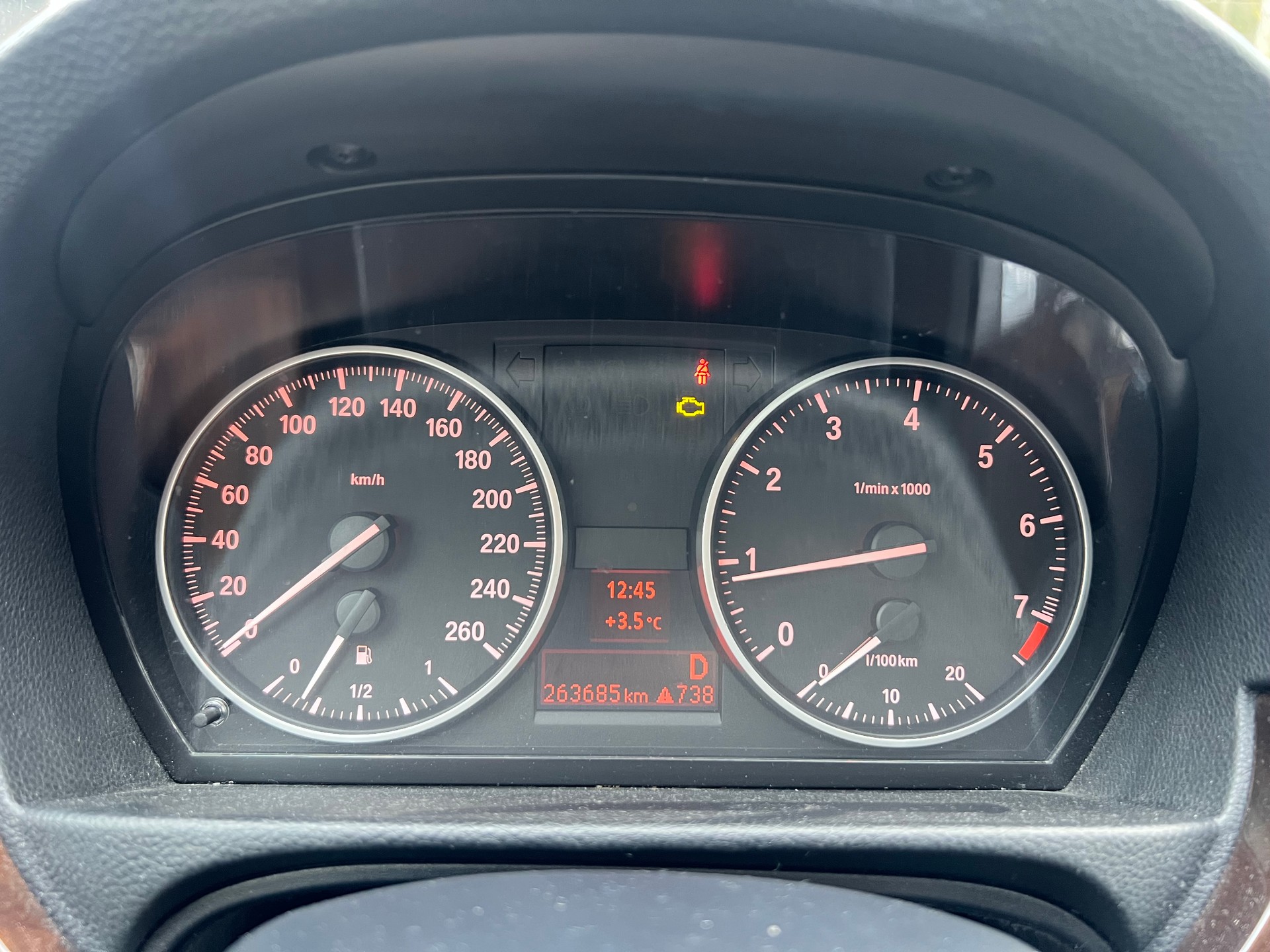 BMW 320i Coupé Steptronic-image-13