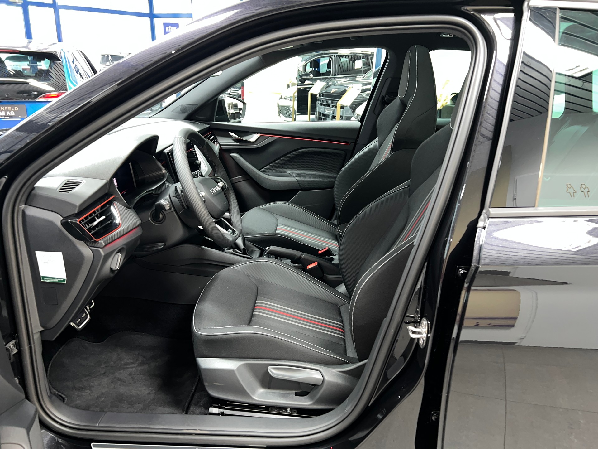 SKODA Kamiq 1.5 TSI Monte Carlo DSG Panoramadach / Lenkradheizung / Rückfahrkamera / Matrix-LED Scheinwerfer-image-12