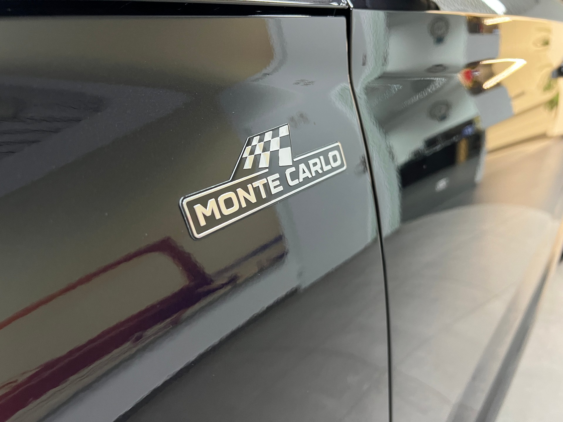 SKODA Kamiq 1.5 TSI Monte Carlo DSG Panoramadach / Lenkradheizung / Rückfahrkamera / Matrix-LED Scheinwerfer-image-4
