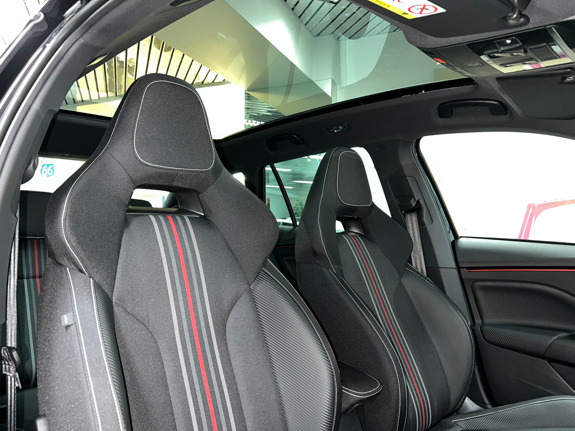 SKODA Kamiq 1.5 TSI Monte Carlo DSG Panoramadach / Lenkradheizung / Rückfahrkamera / Matrix-LED Scheinwerfer-image-10