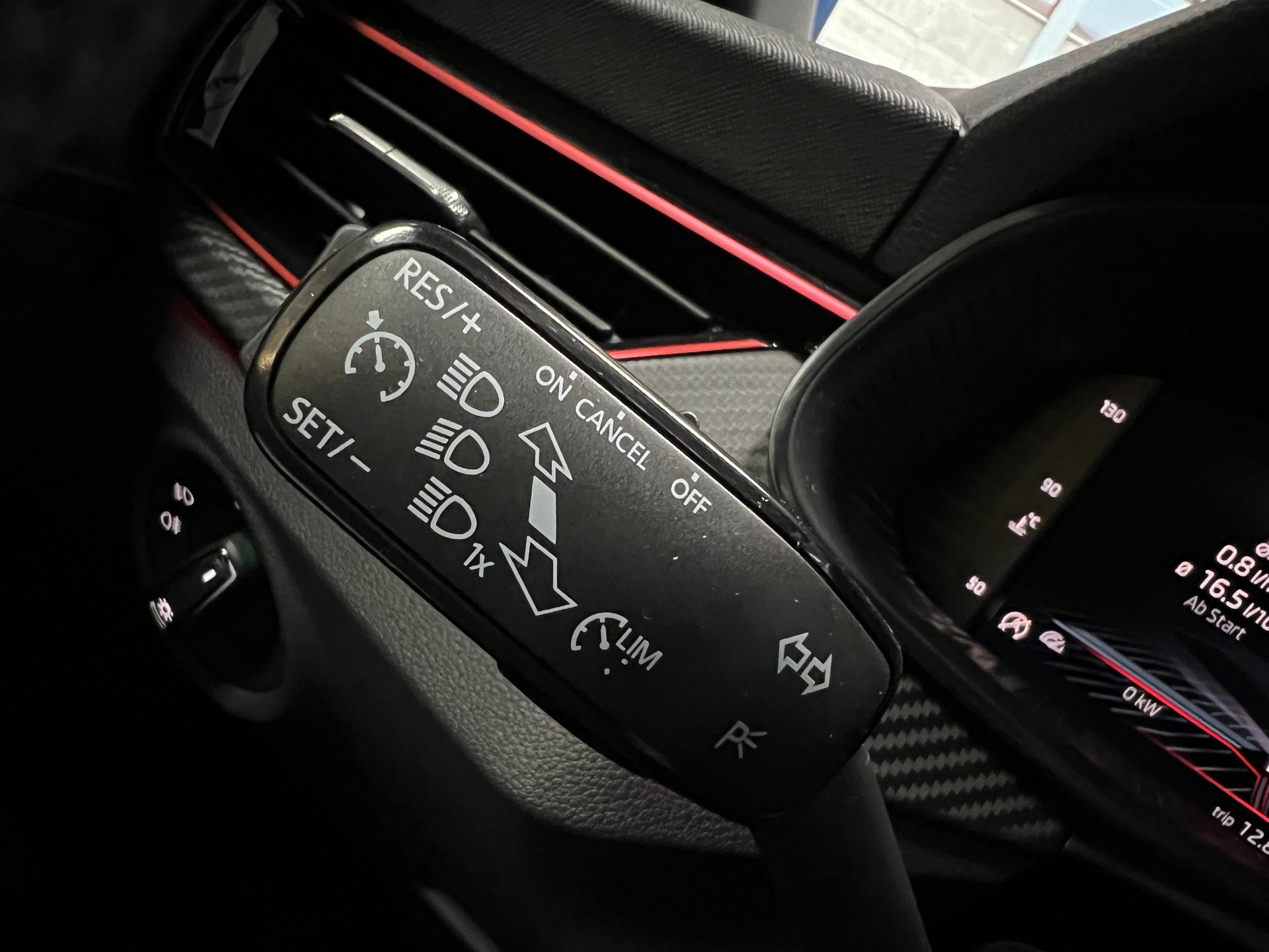 SKODA Kamiq 1.5 TSI Monte Carlo DSG Panoramadach / Lenkradheizung / Rückfahrkamera / Matrix-LED Scheinwerfer-image-23