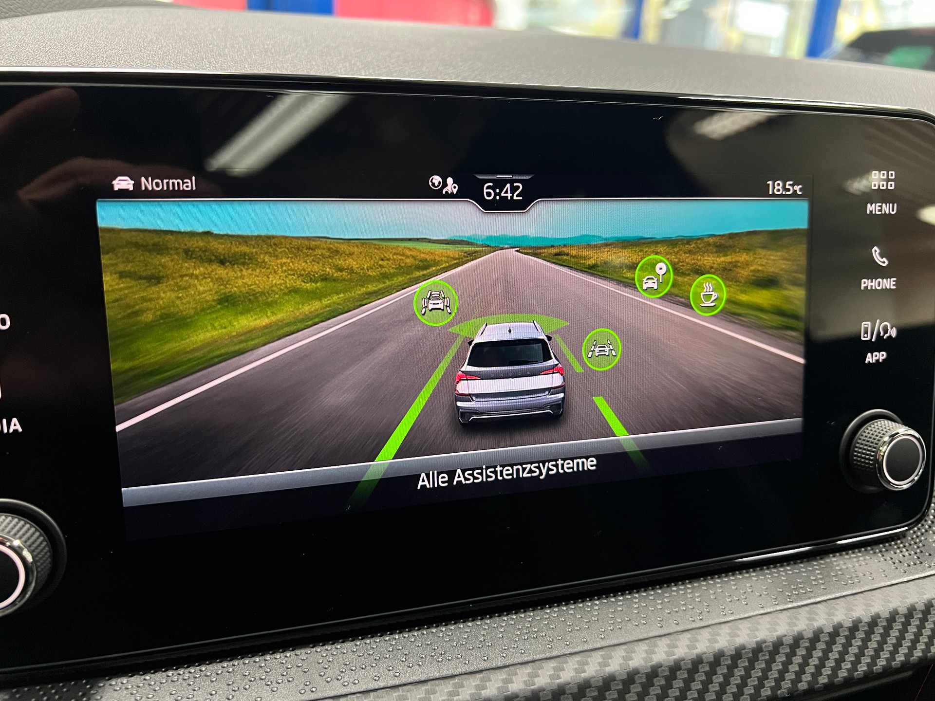 SKODA Kamiq 1.5 TSI Monte Carlo DSG Panoramadach / Lenkradheizung / Rückfahrkamera / Matrix-LED Scheinwerfer-image-22