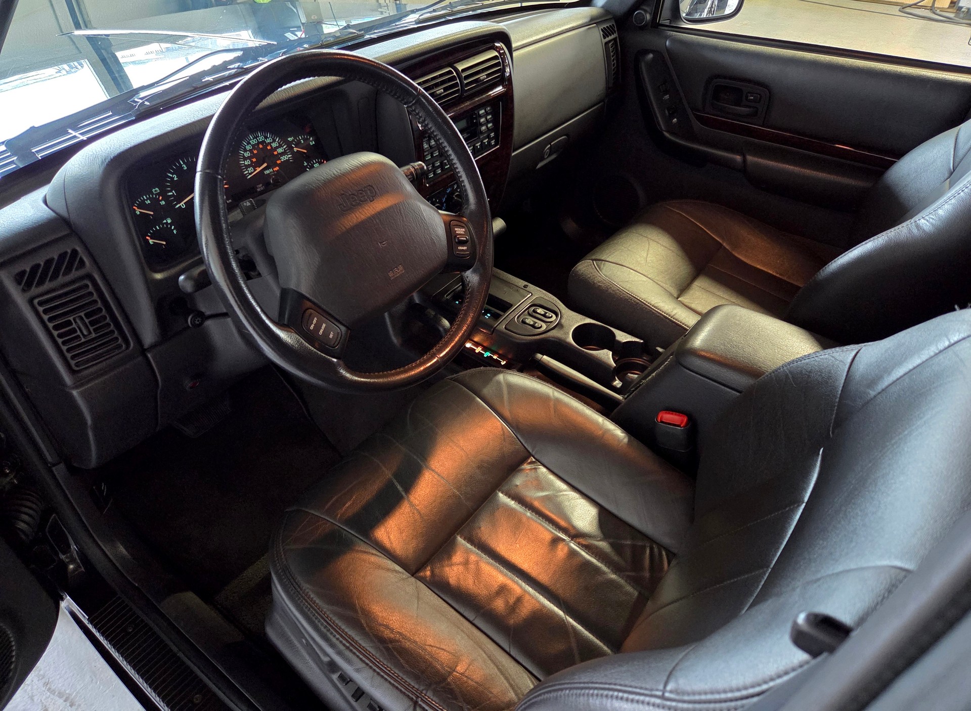JEEP Cherokee 4.0 Limited-image-3