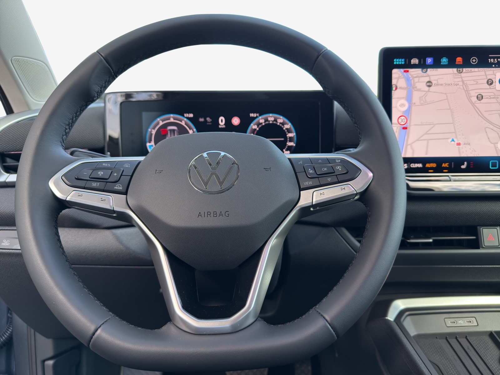 VW T-Roc 1.5 eTSI mHEV Life DSG-image-9