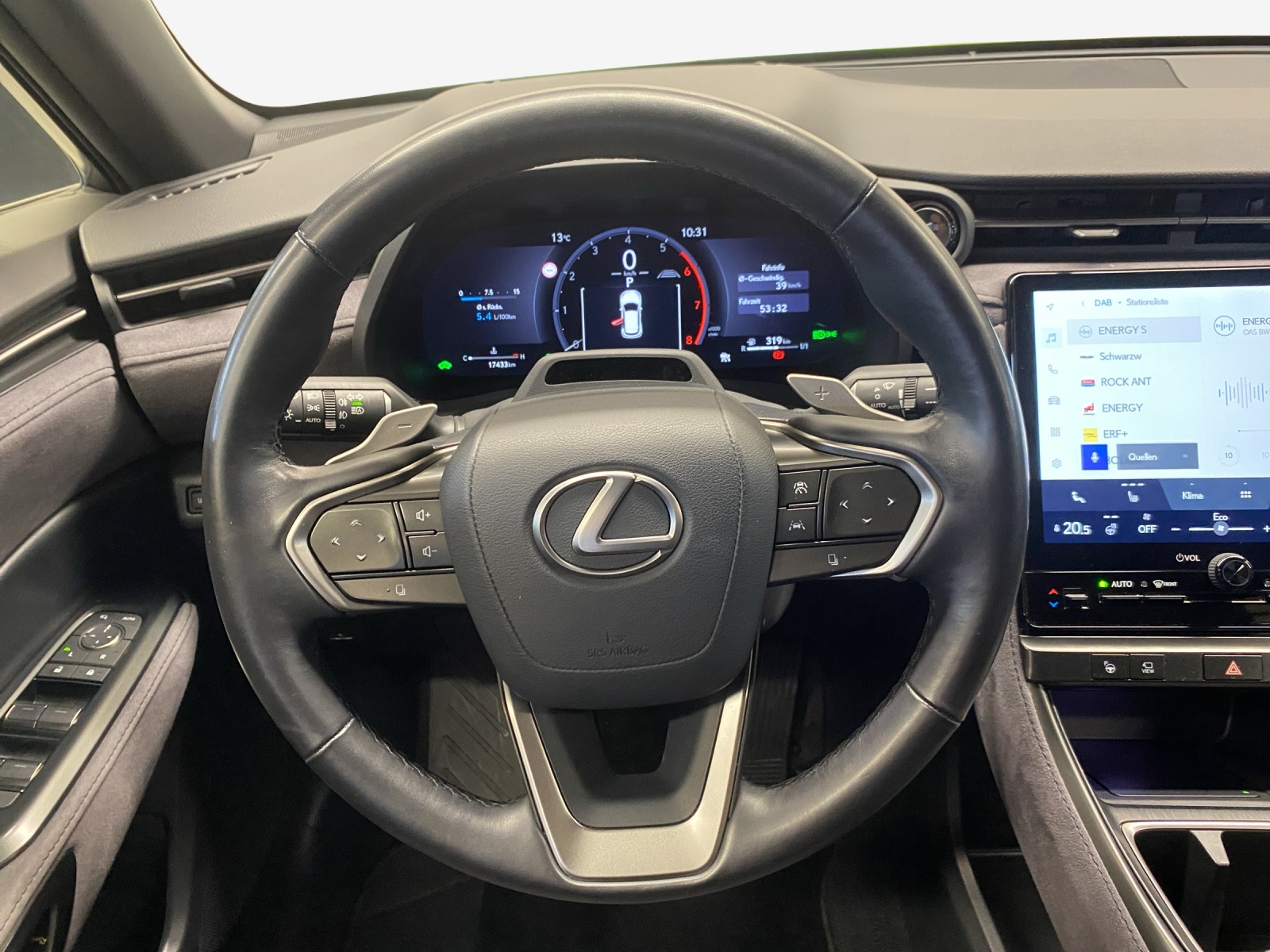 LEXUS LBX AWD Elegant CVT-image-9