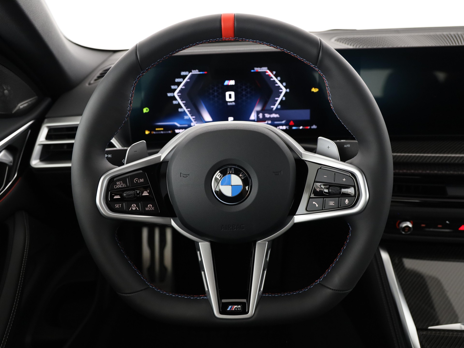 BMW M440i xDrive Cabrio-image-15