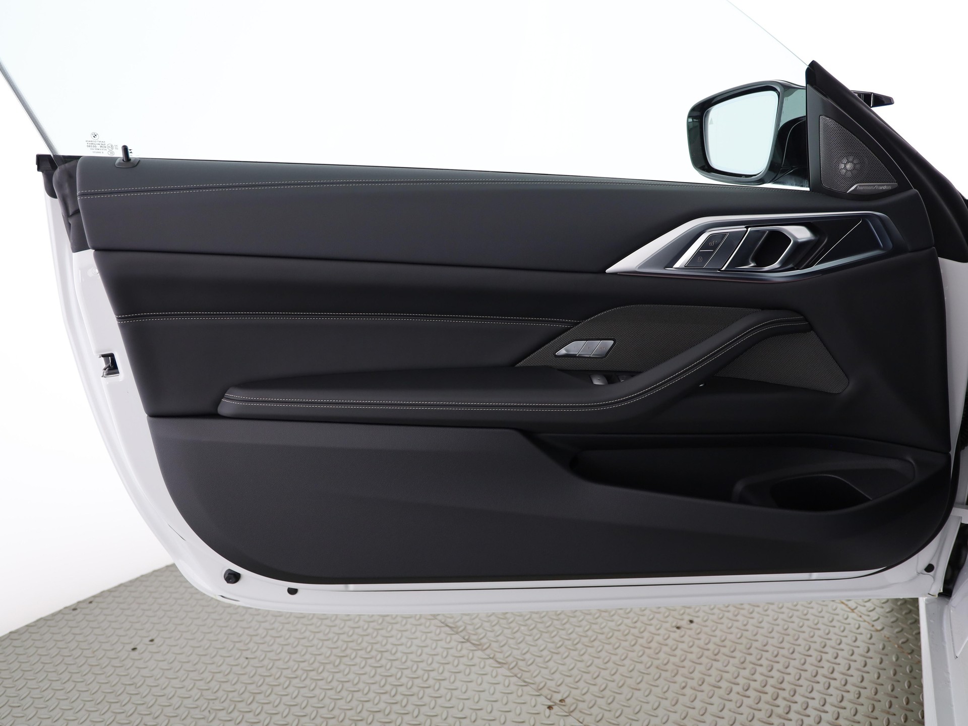 BMW M440i xDrive Cabrio-image-11