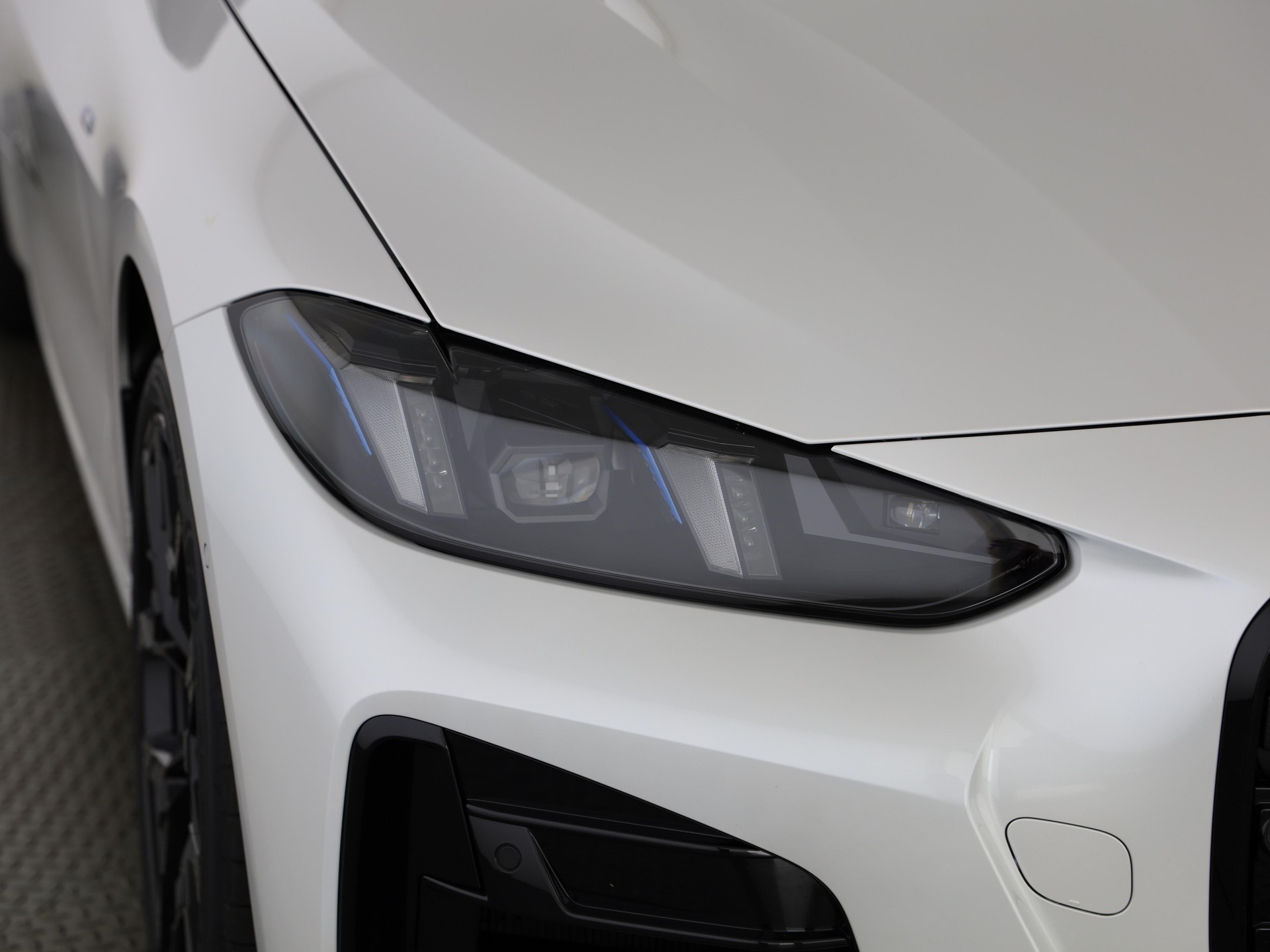 BMW M440i xDrive Cabrio-image-5