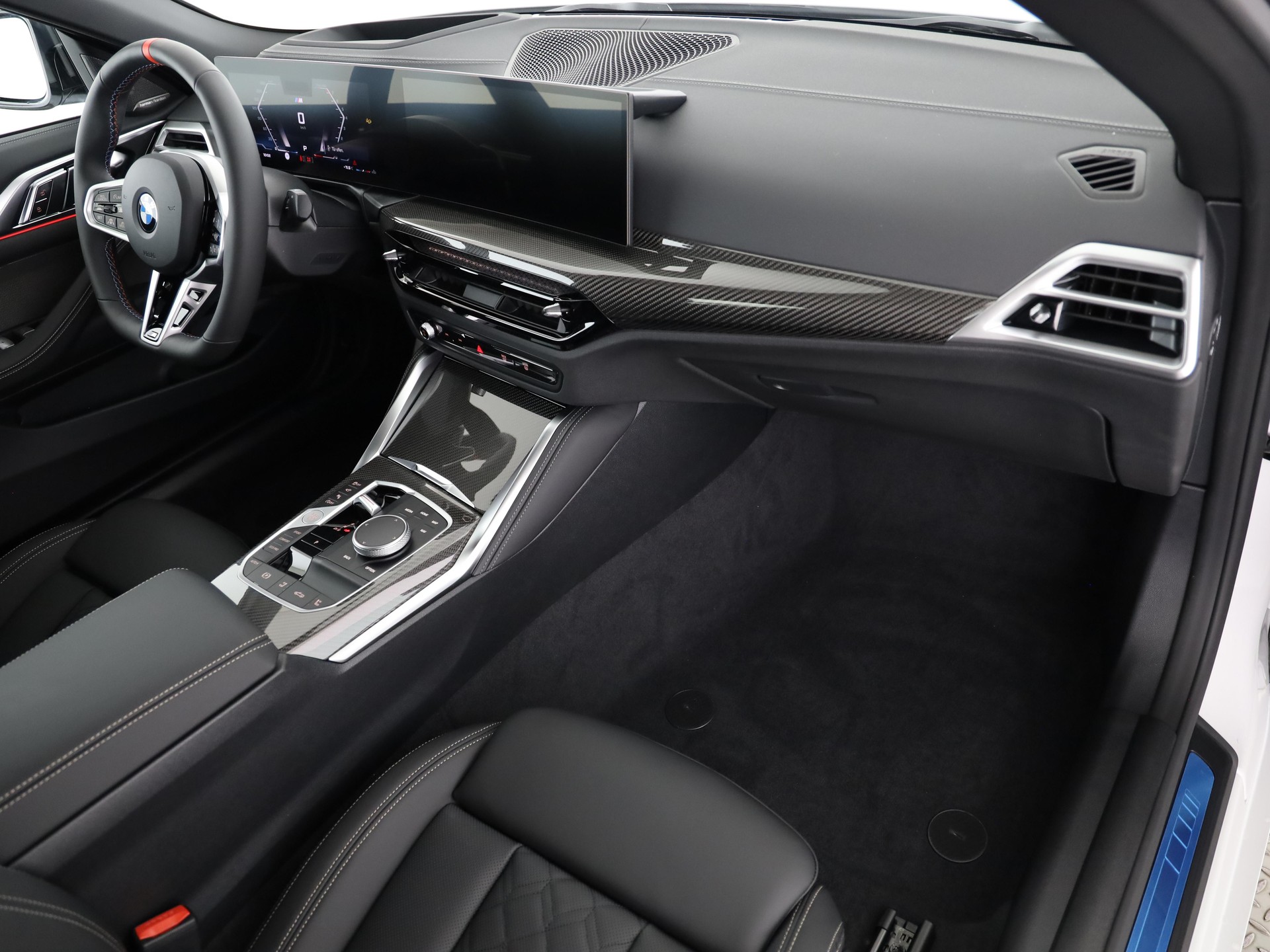 BMW M440i xDrive Cabrio-image-12