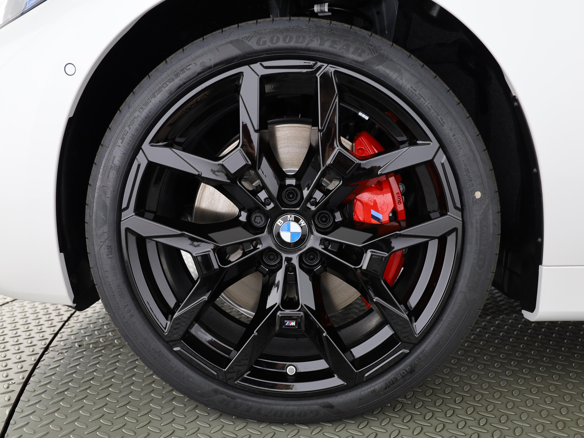 BMW M440i xDrive Cabrio-image-19