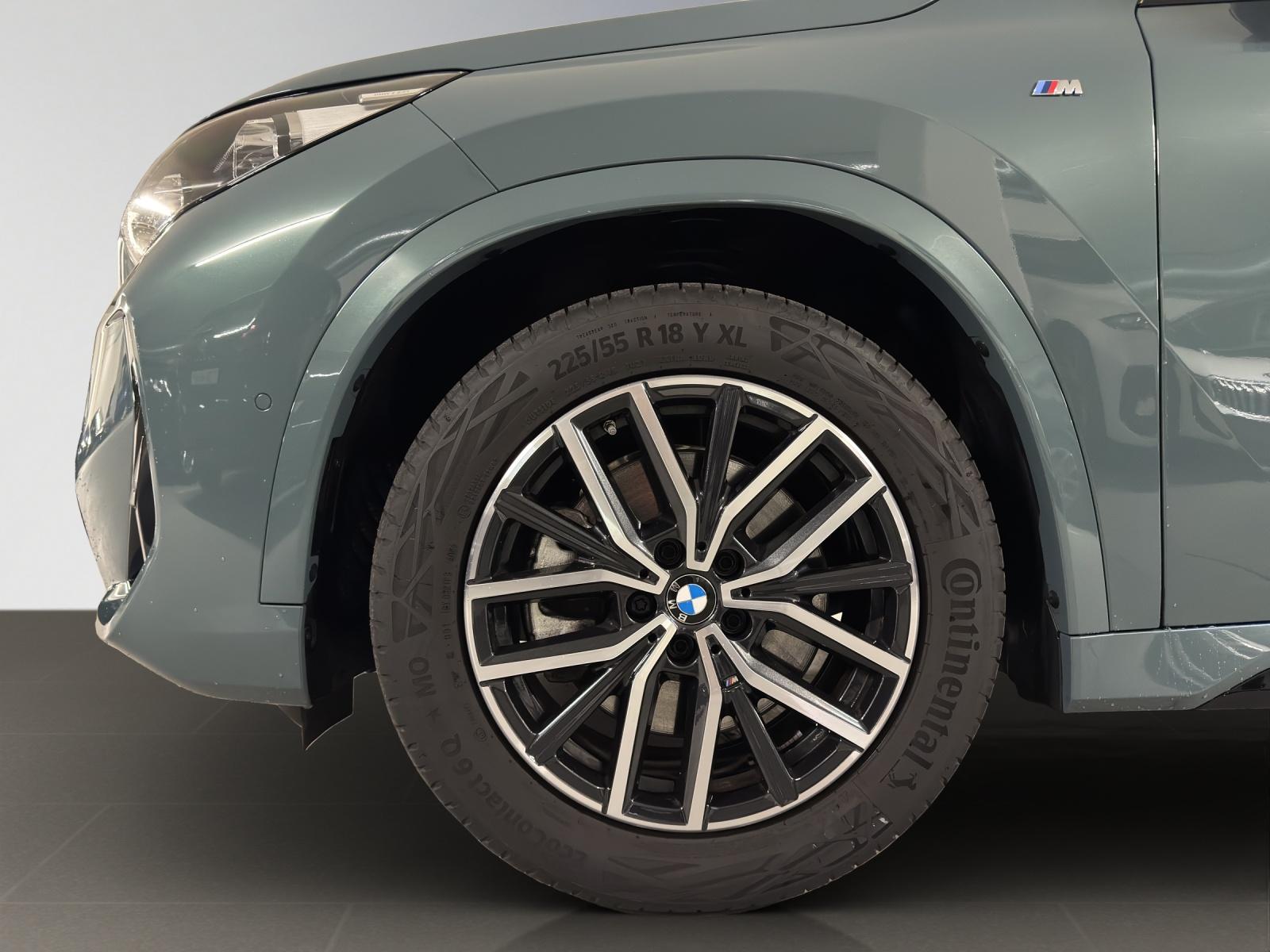 BMW X1 23i xDrive paddles-image-3