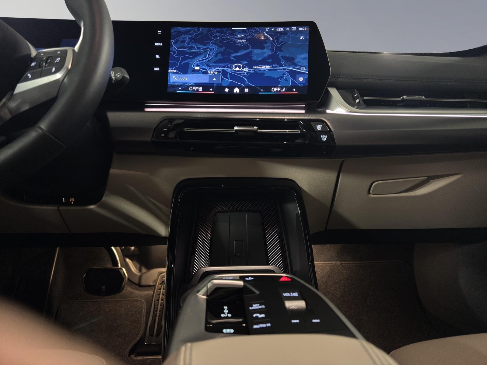 BMW X1 23i xDrive paddles-image-12