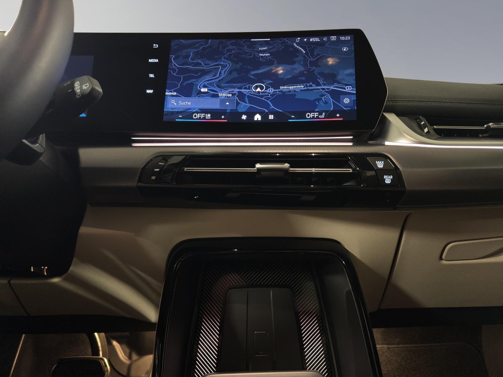 BMW X1 23i xDrive paddles-image-11