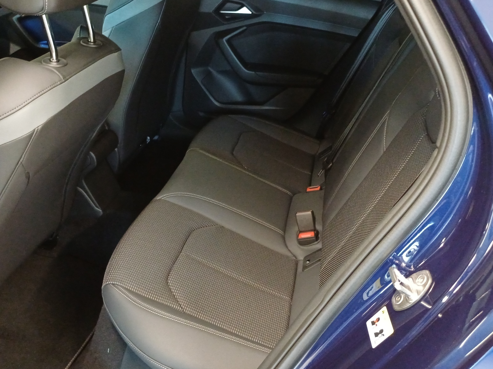 AUDI A1 Sportback 30 TFSI S Line Attraction S-tronic-image-11