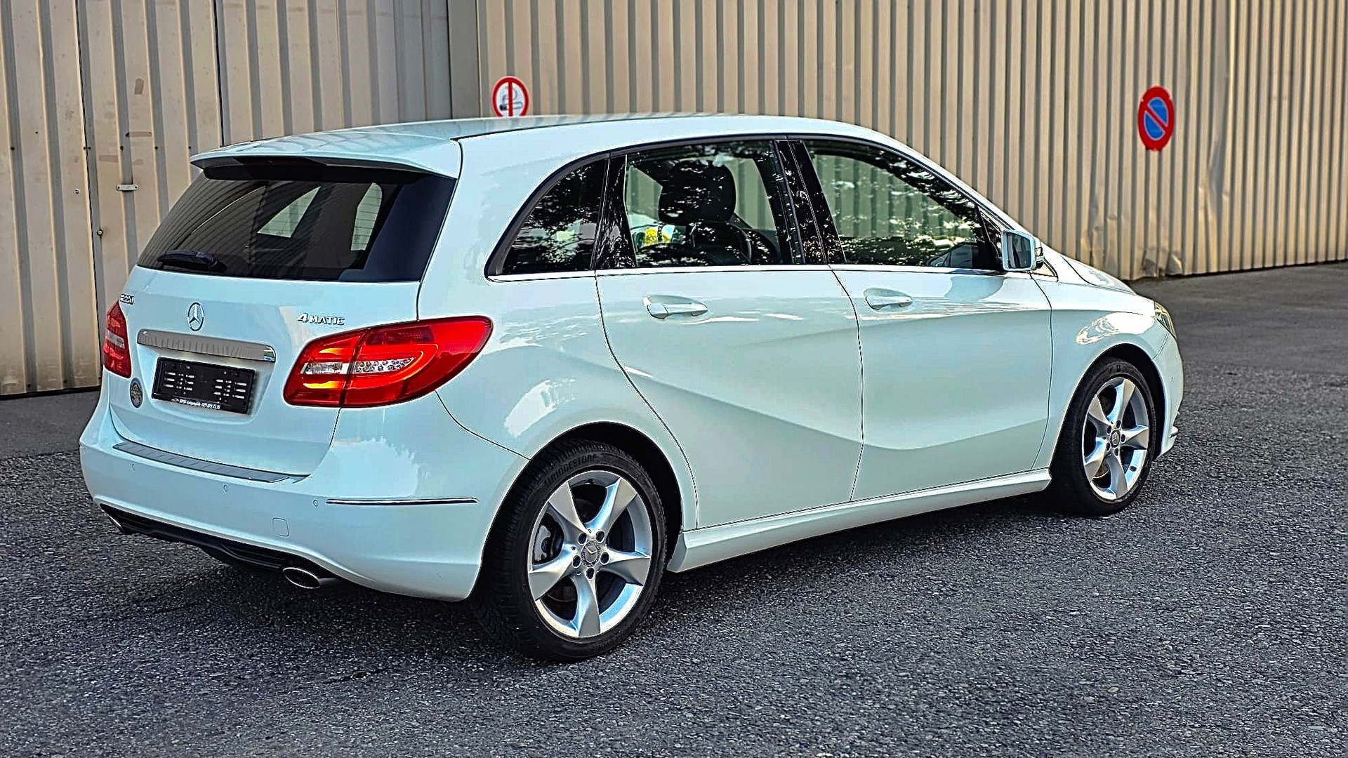 MERCEDES-BENZ B 220 4Matic 7G-DCT-image-5