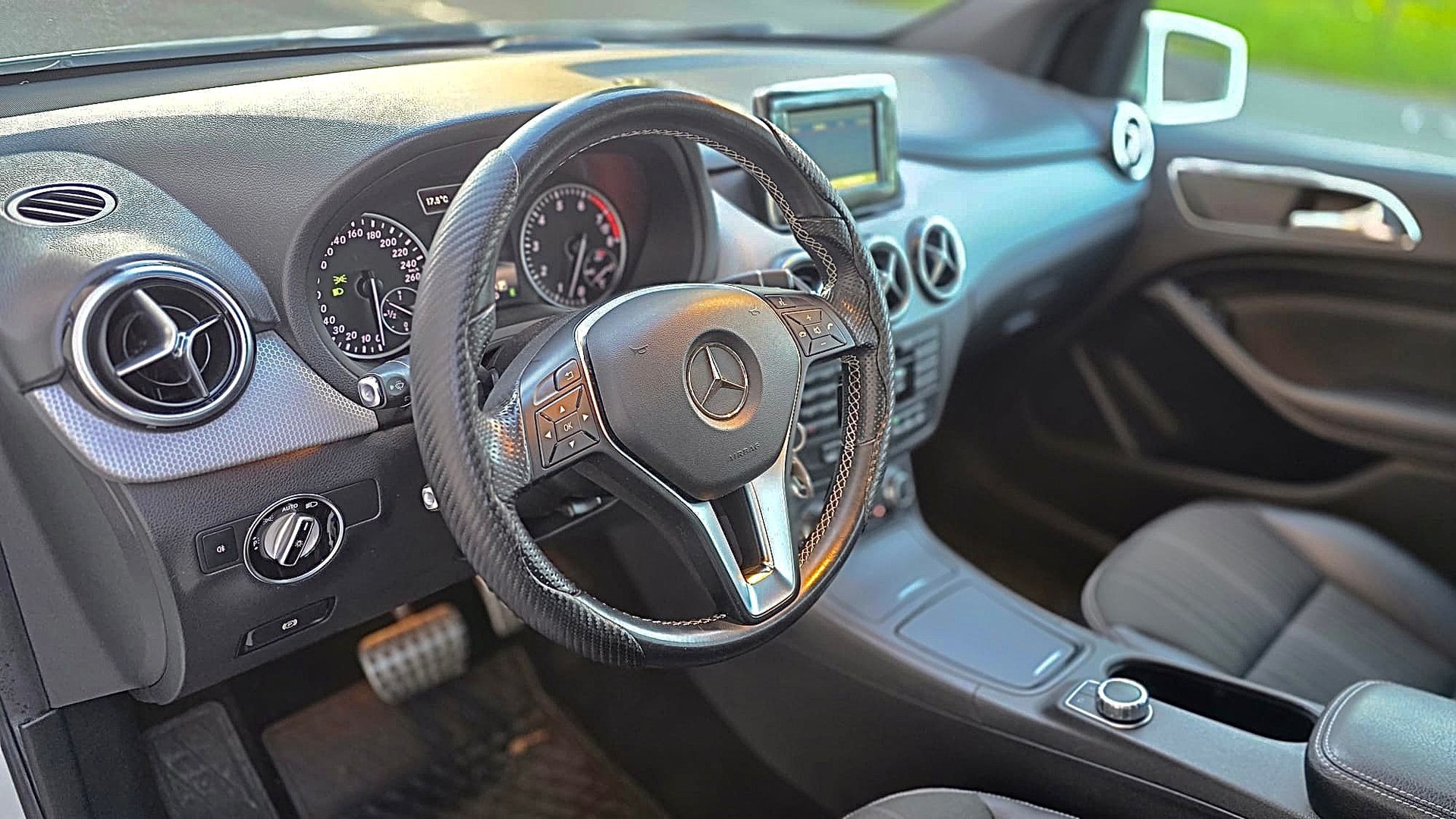 MERCEDES-BENZ B 220 4Matic 7G-DCT-image-11