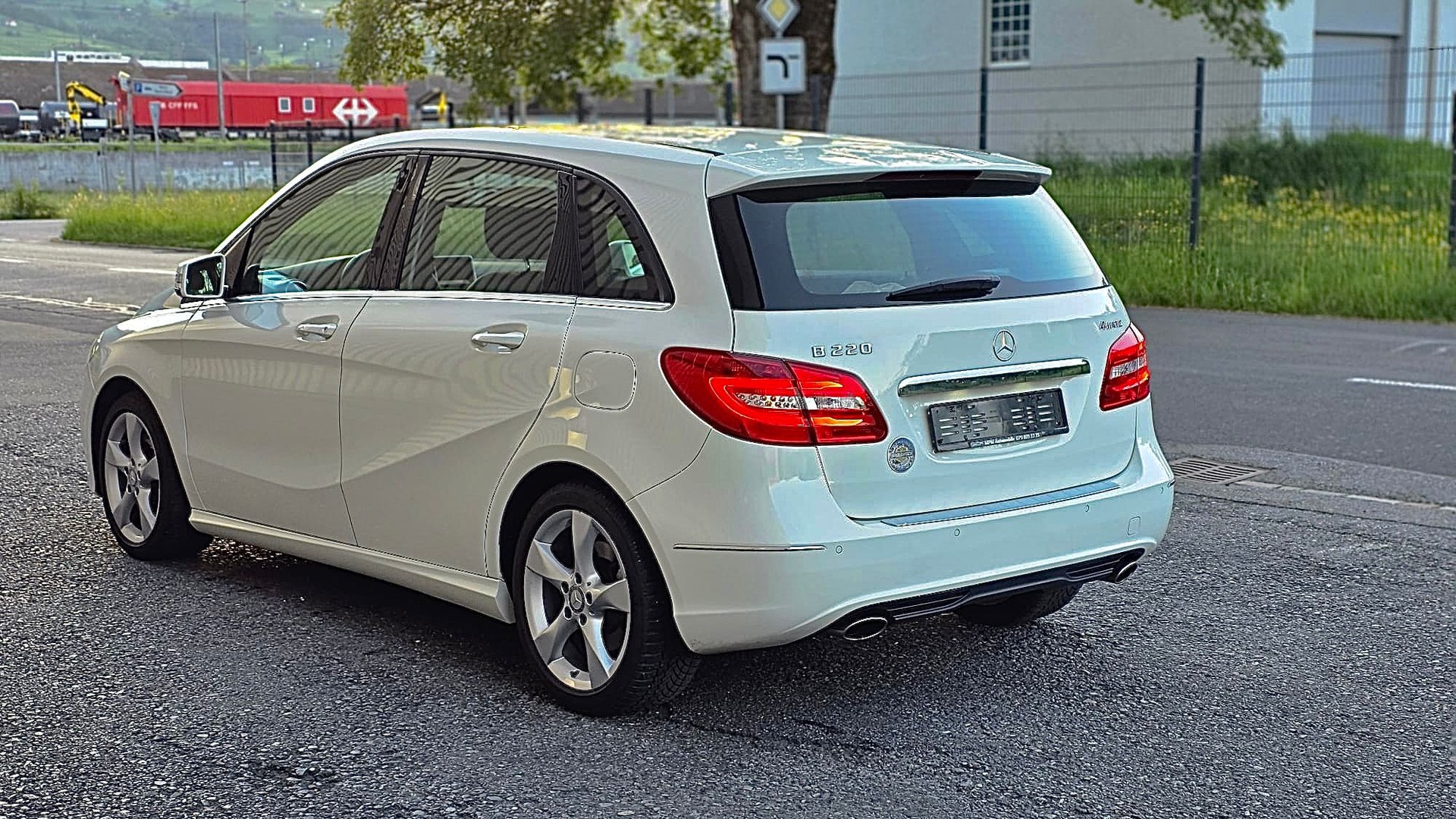 MERCEDES-BENZ B 220 4Matic 7G-DCT-image-3
